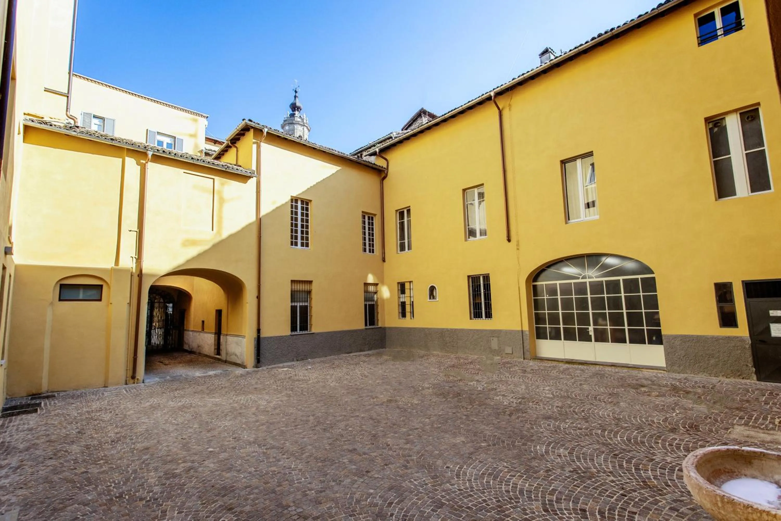 Inner courtyard view in Palazzo Le Poste - Suite and Apartments