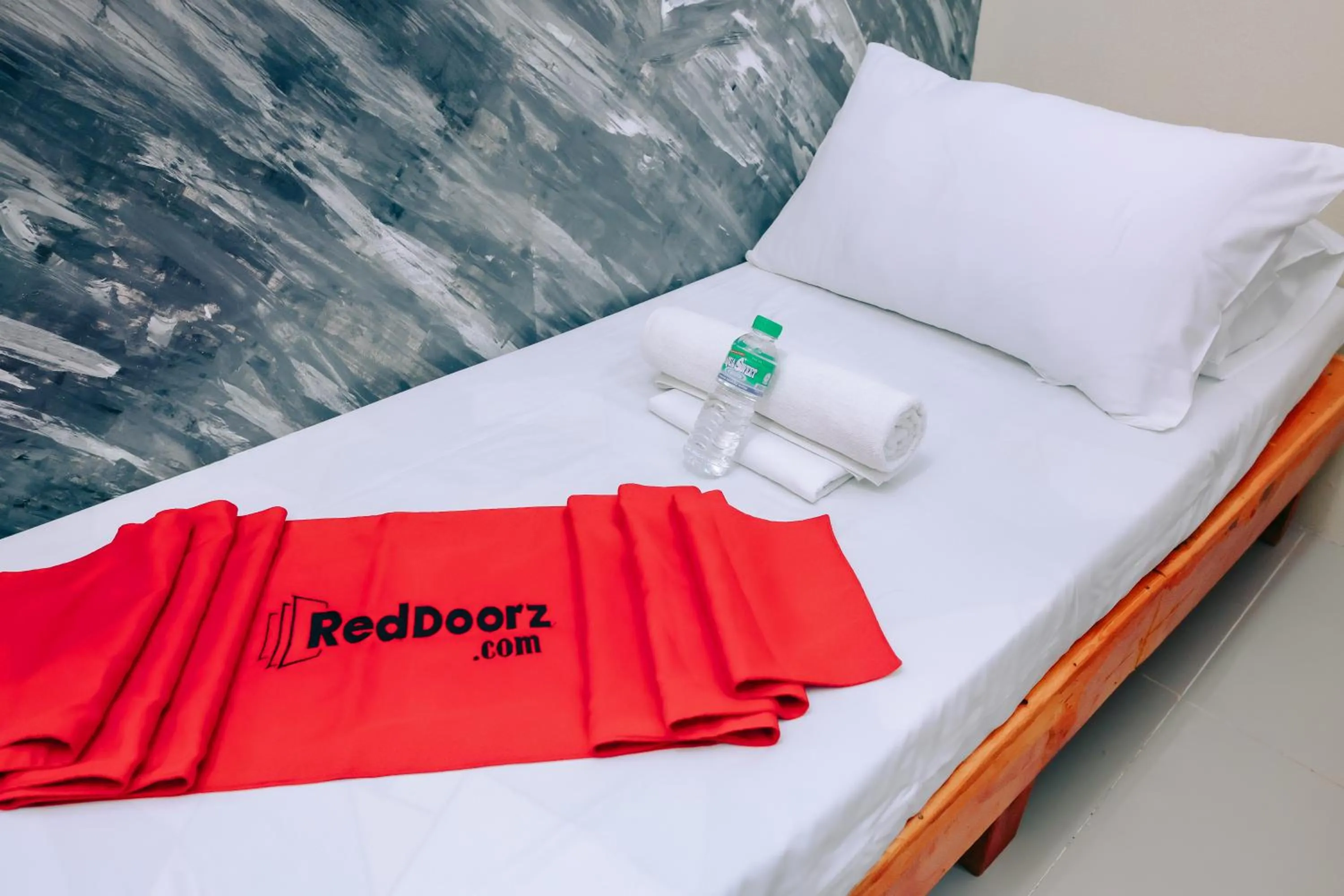 Bed in RedDoorz near Mariners Legazpi