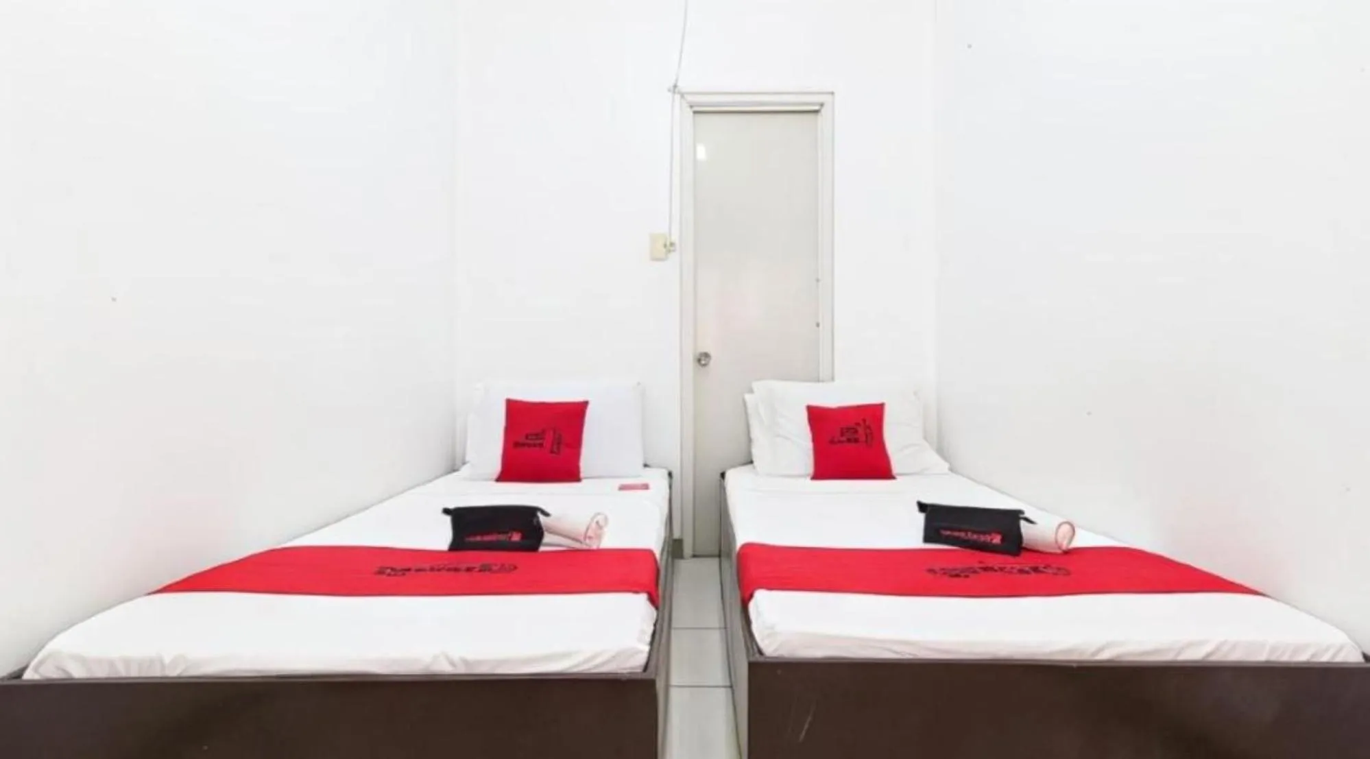 Twin Room in RedDoorz near Mariners Legazpi