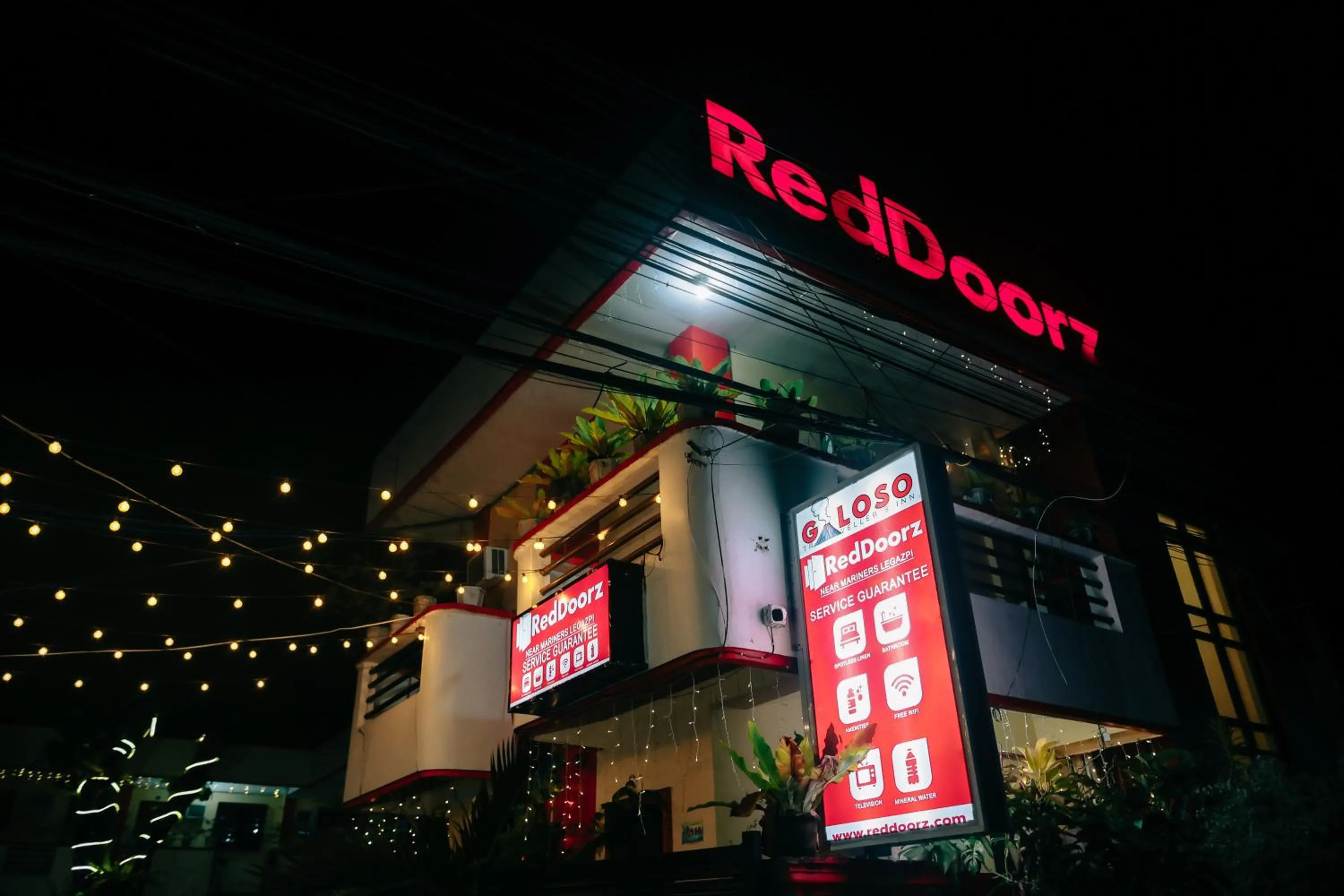 Night in RedDoorz near Mariners Legazpi