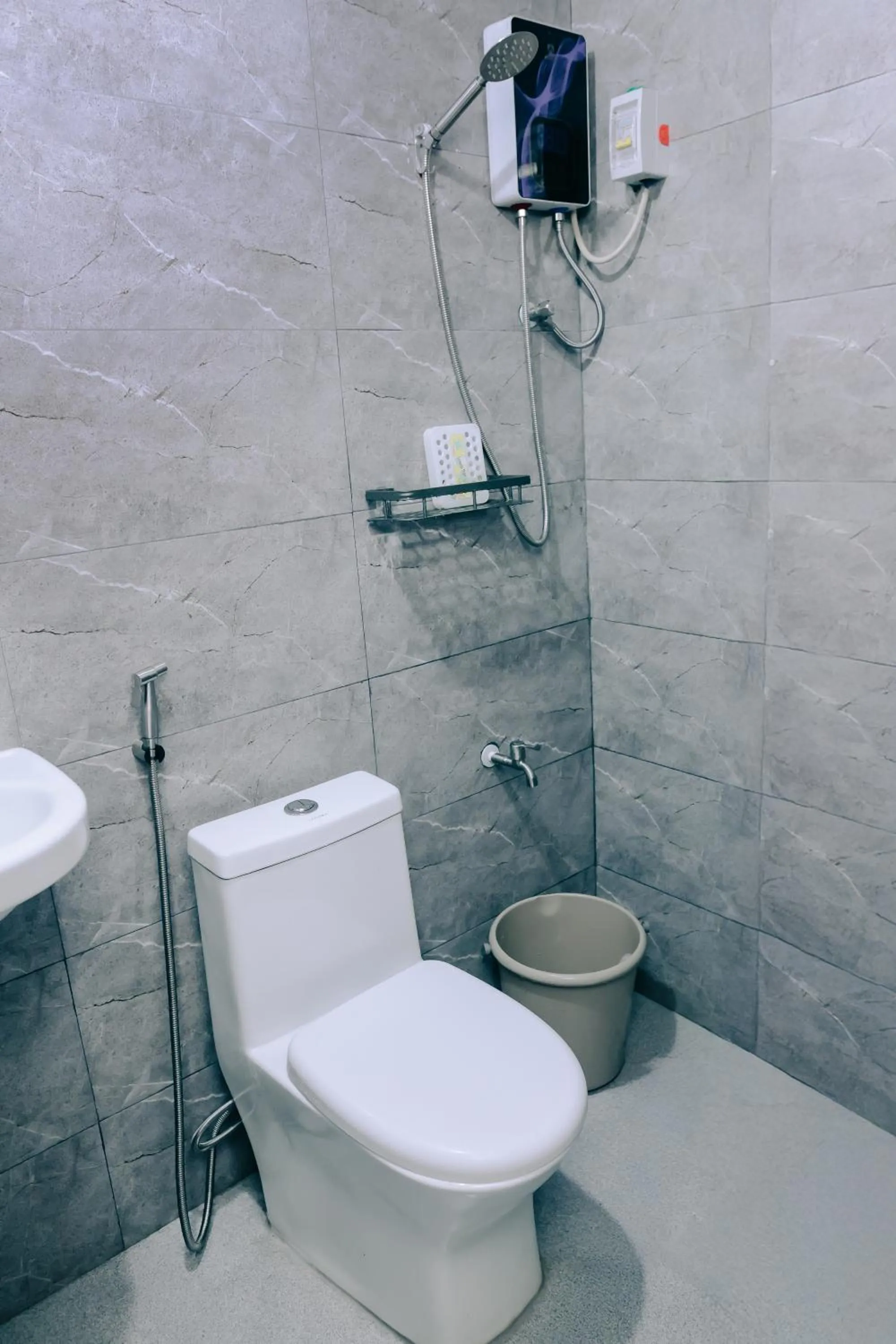 RedDoorz near Mariners Legazpi