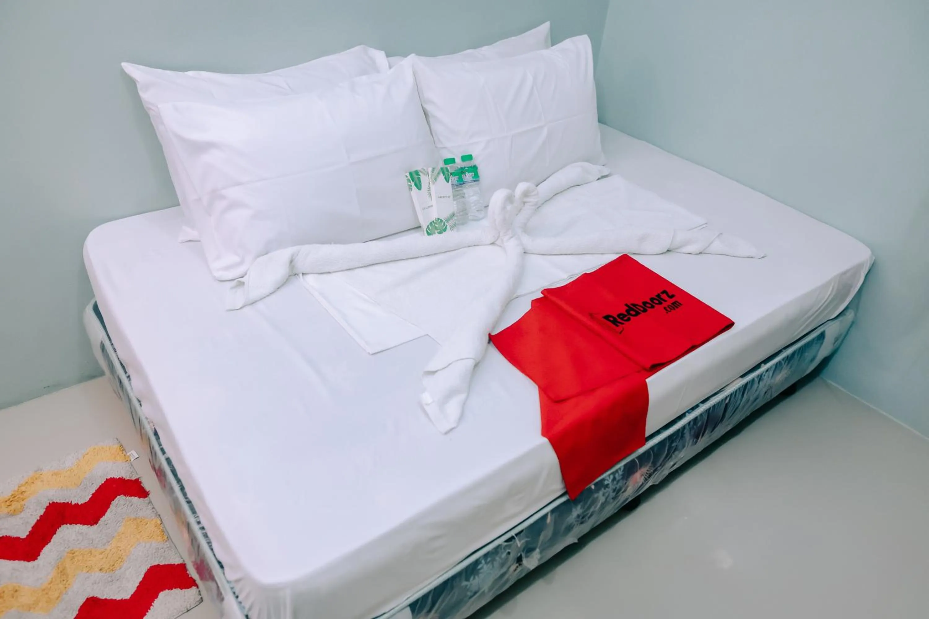 Photo of the whole room, Bed in RedDoorz near Mariners Legazpi