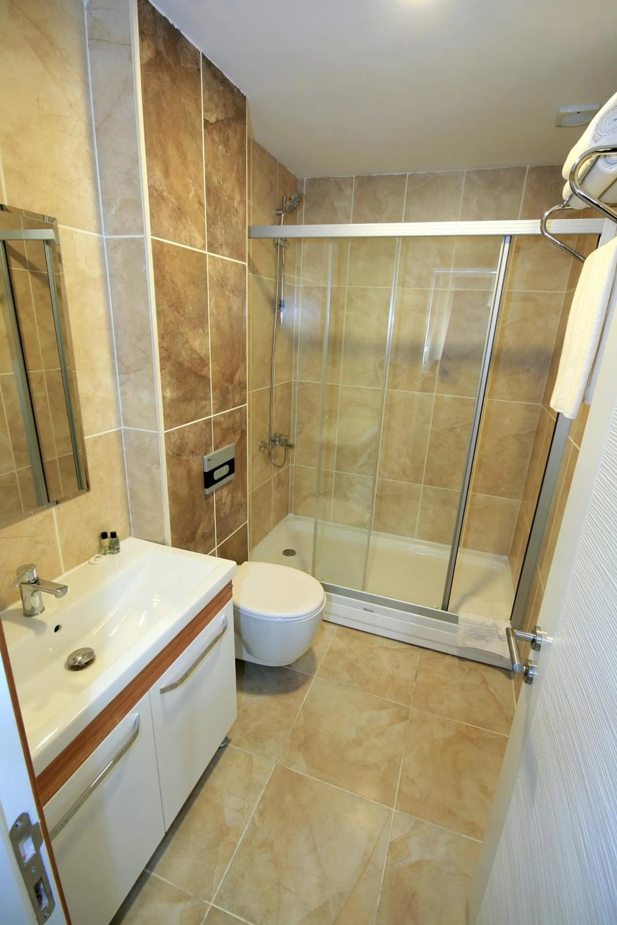 Bathroom in Helikon Business Hotel