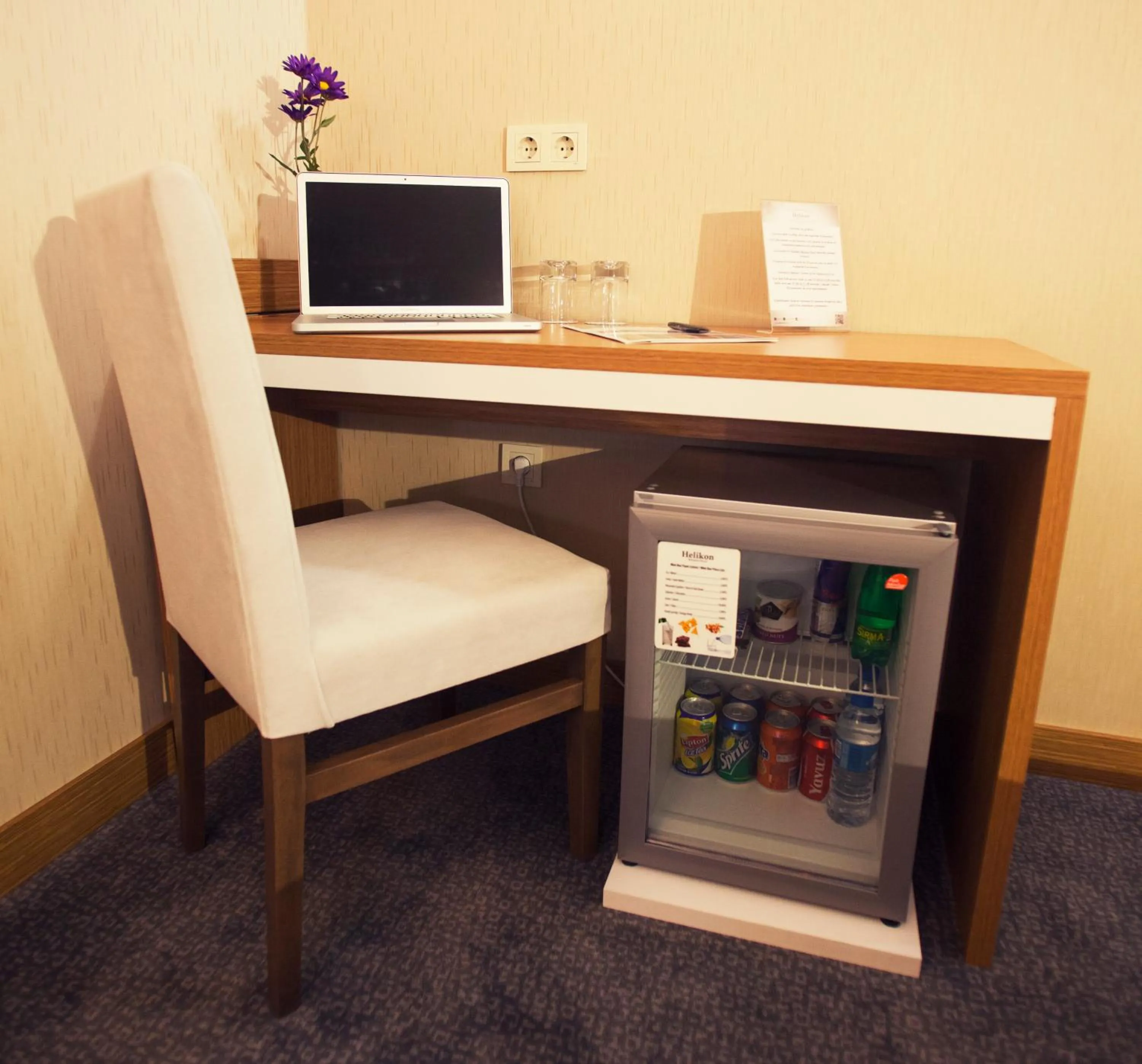 Coffee/tea facilities in Helikon Business Hotel