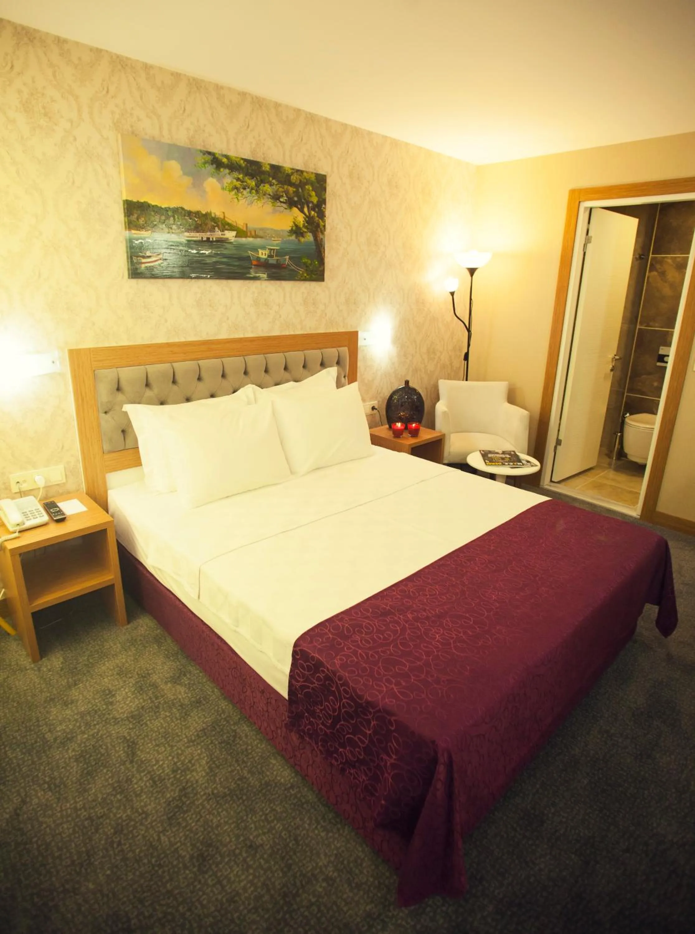 Bedroom in Helikon Business Hotel