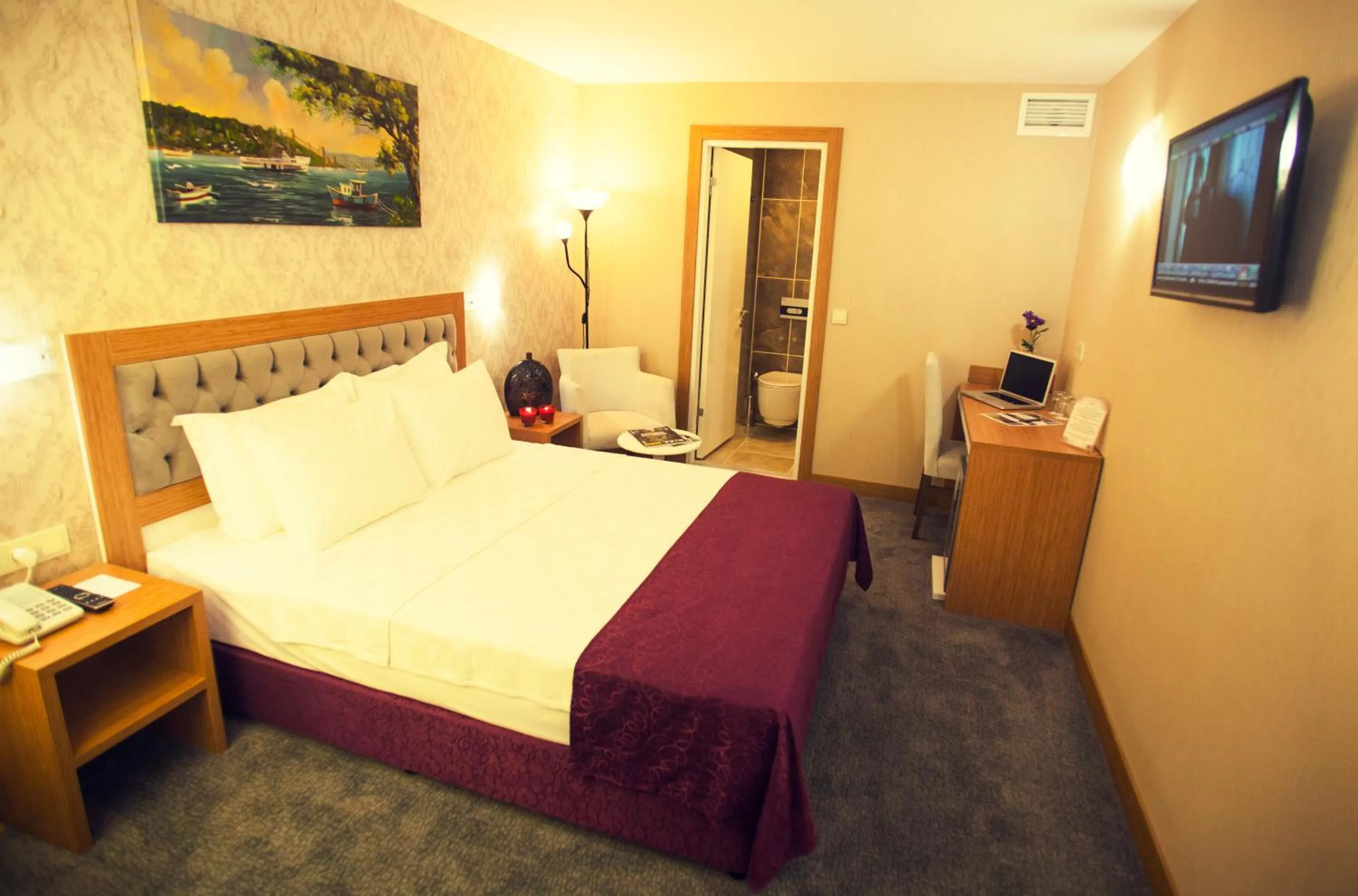 Bedroom in Helikon Business Hotel