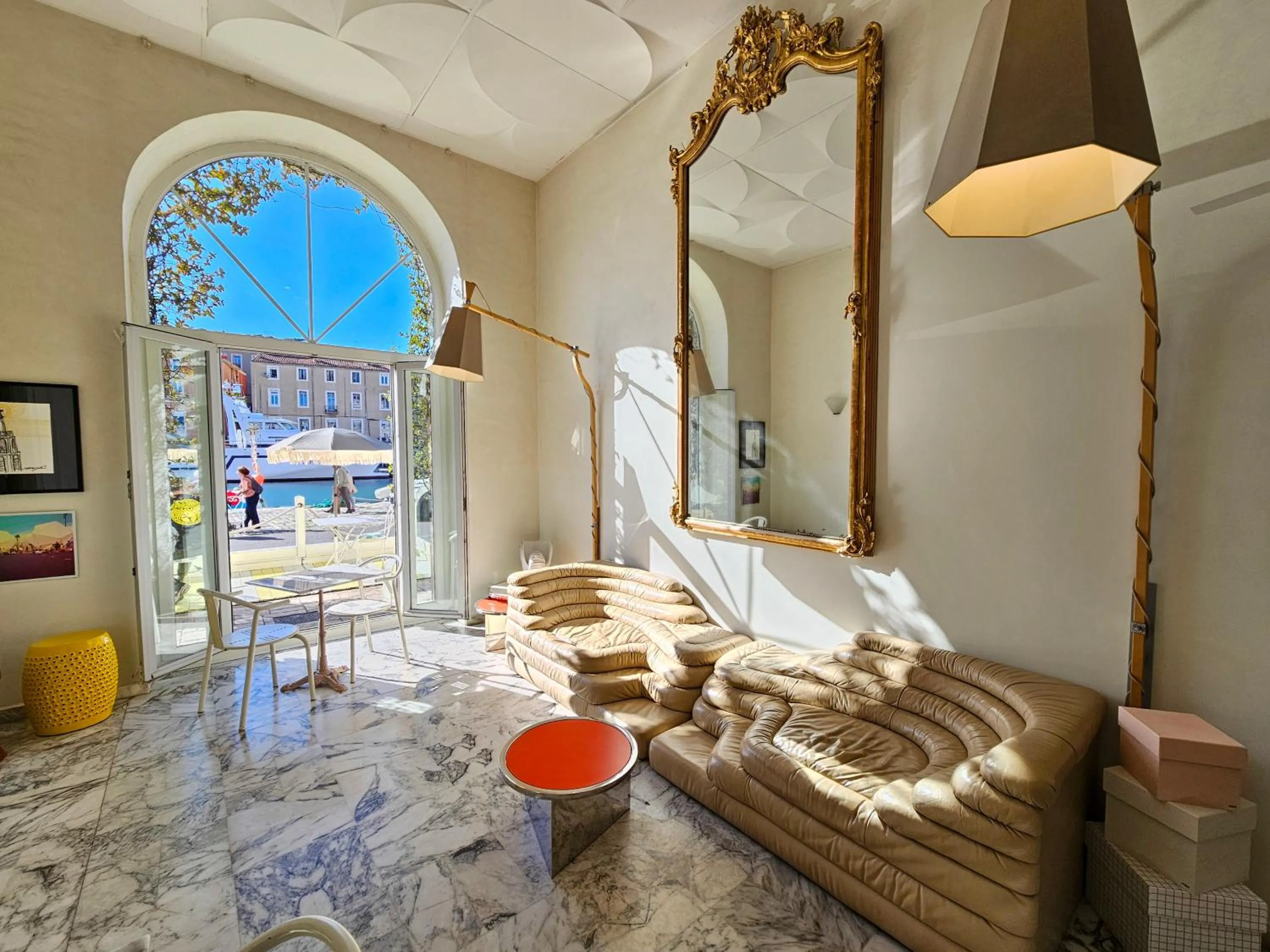 Living room in Hôtel L'orque Bleue