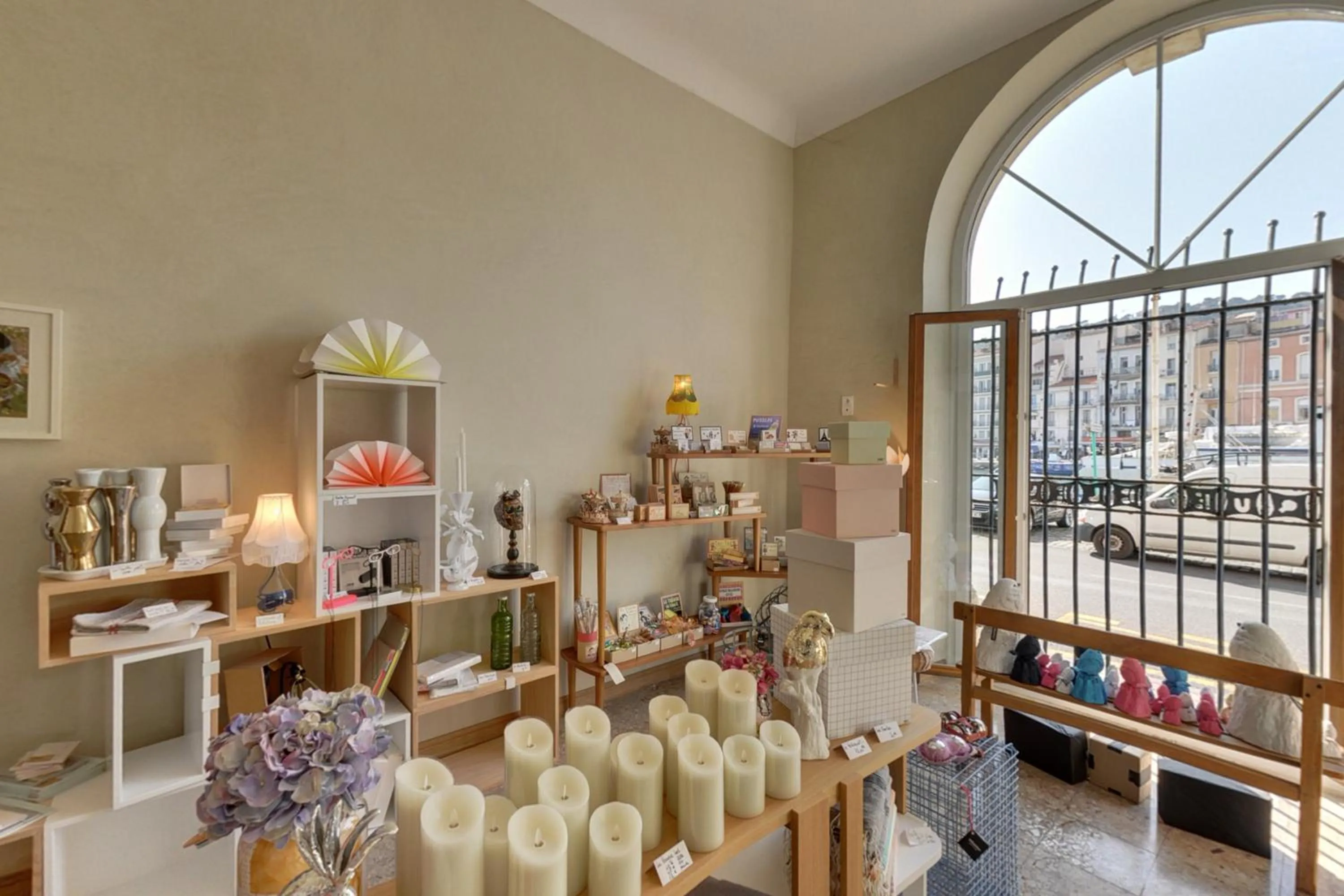 On-site shops in Hôtel L'orque Bleue