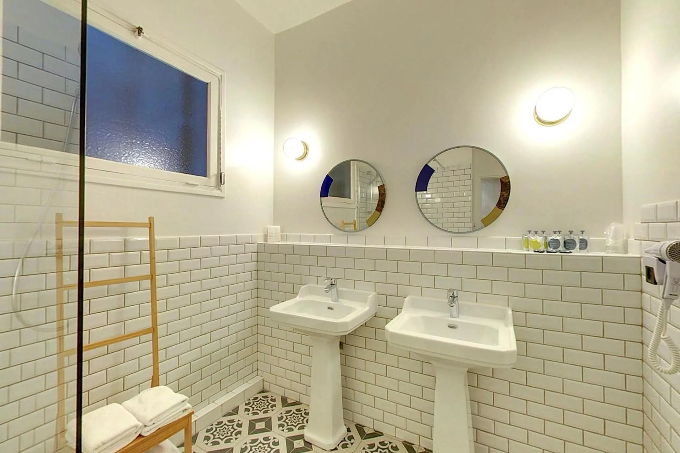 Bathroom in Hôtel L'orque Bleue