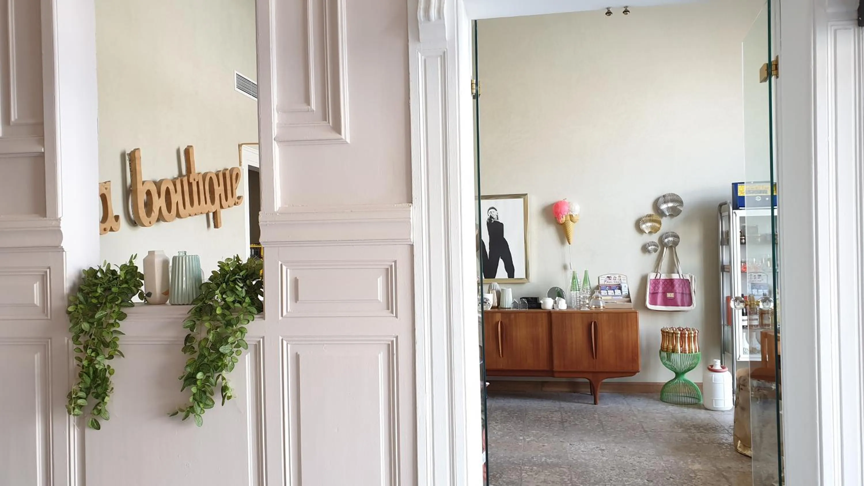 On-site shops in Hôtel L'orque Bleue