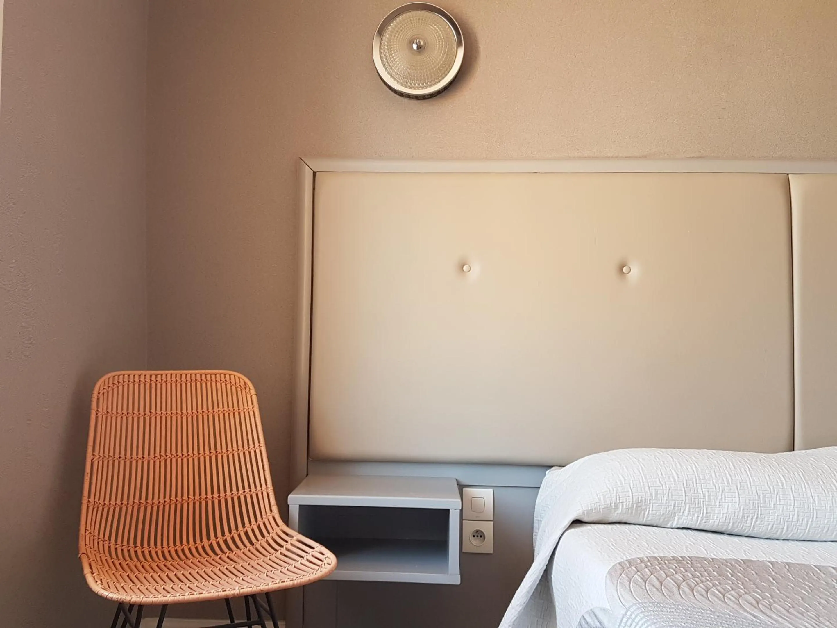Photo of the whole room, Bed in Hôtel L'orque Bleue
