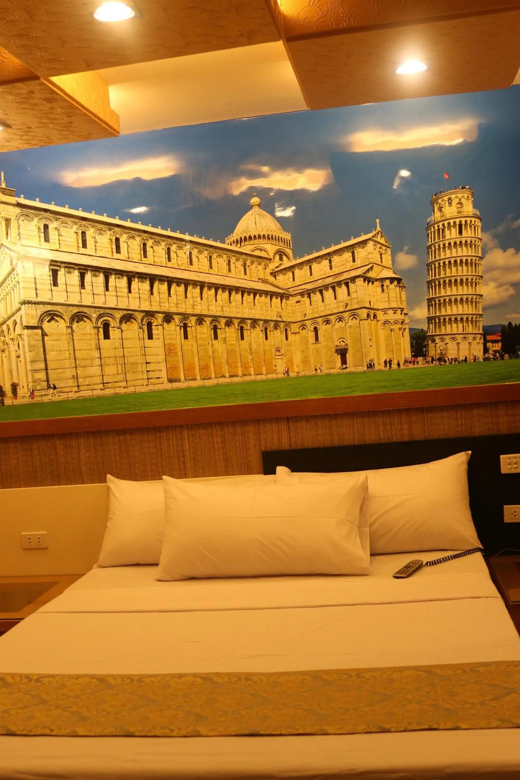 Bed in Eurotel Boracay