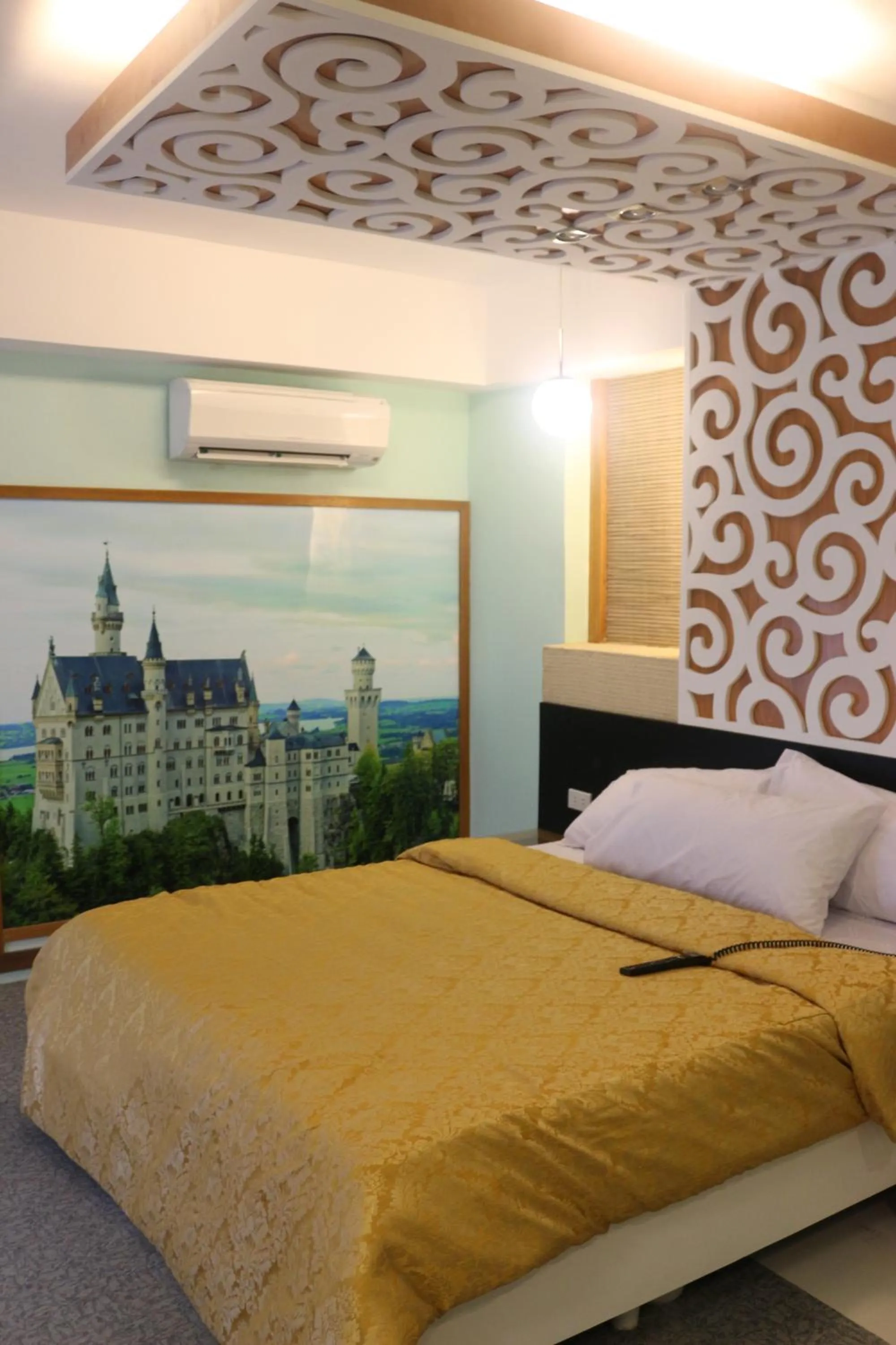 Bed in Eurotel Boracay