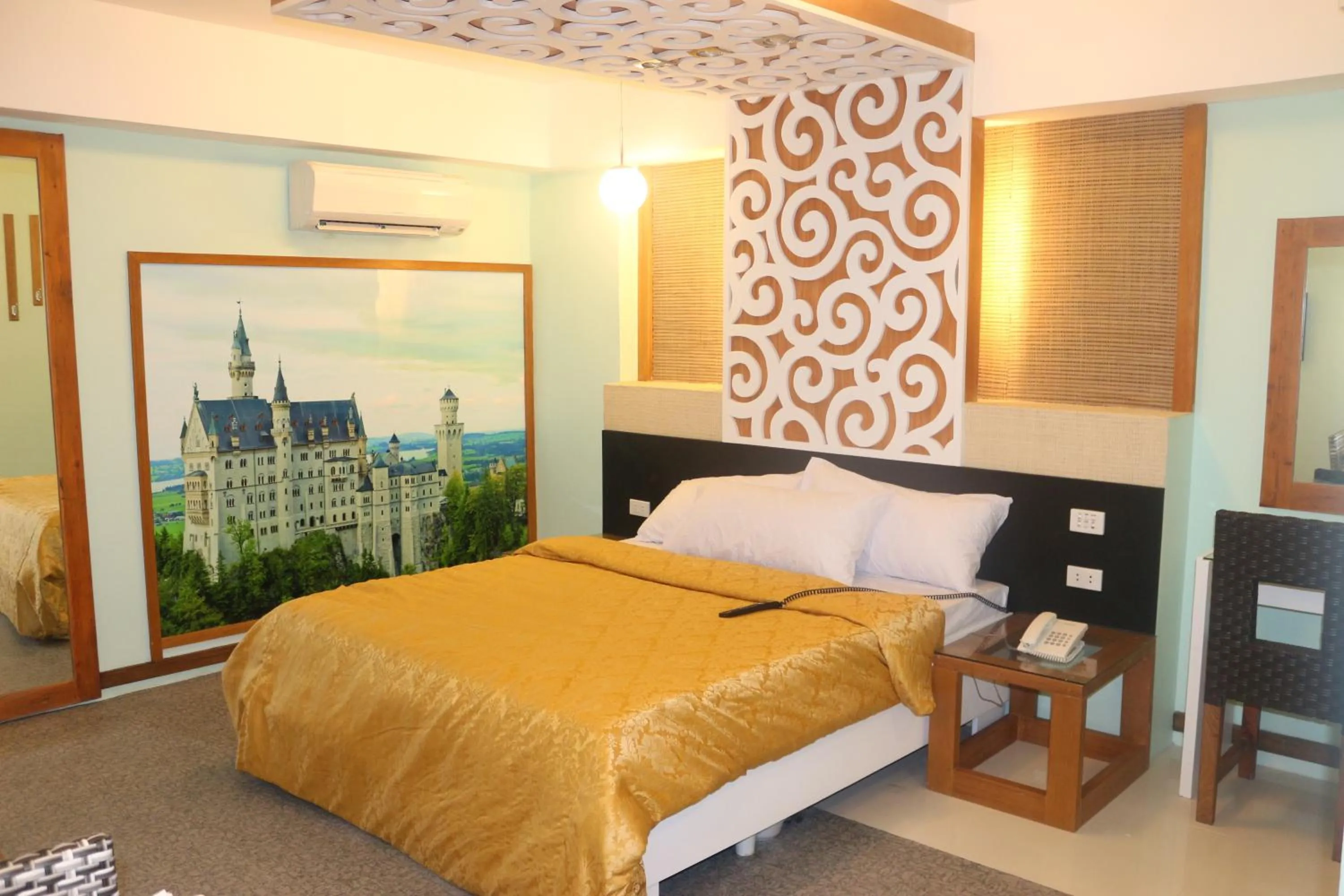 Bed in Eurotel Boracay