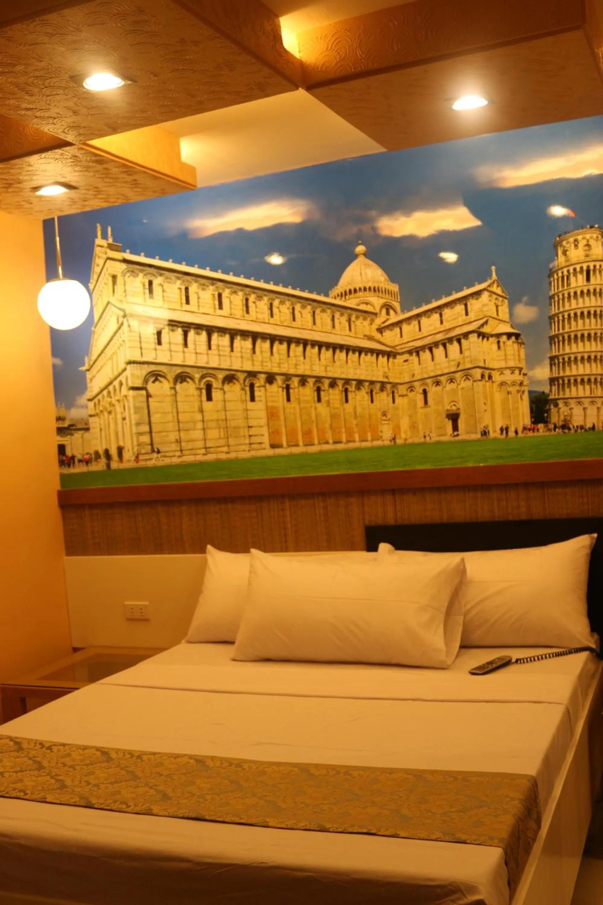 Bed in Eurotel Boracay