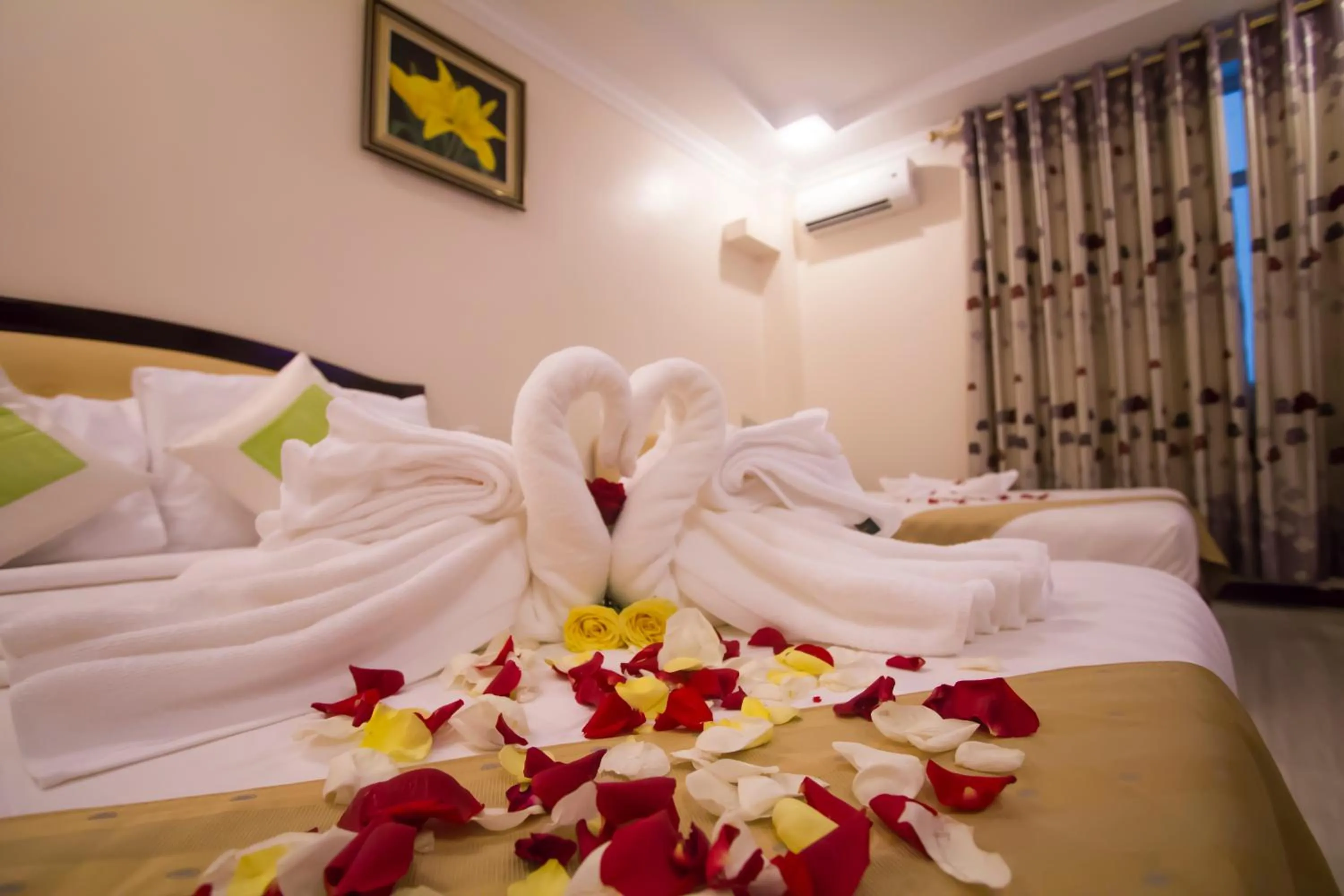 Bed in Good Luck Day Hotel & Apartment