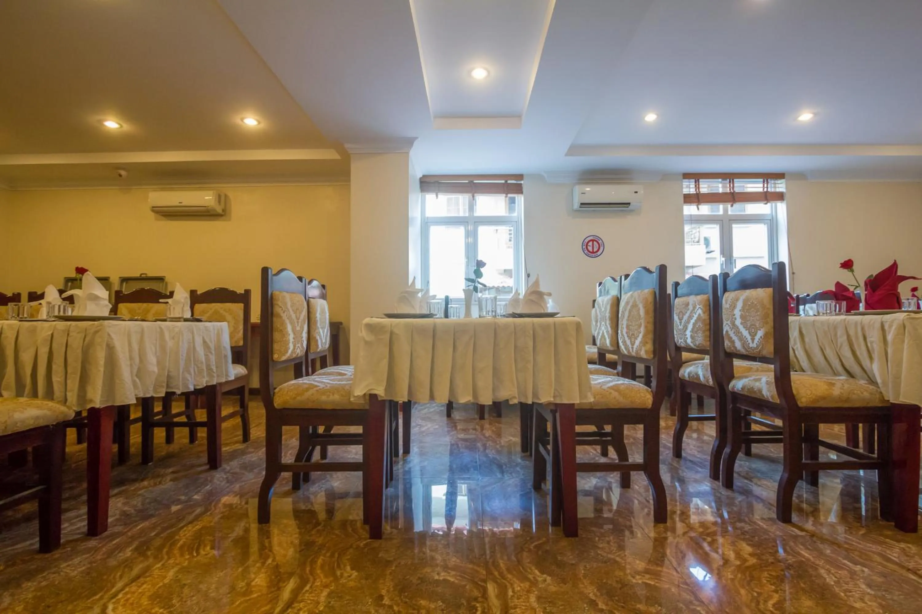 Restaurant/places to eat in Good Luck Day Hotel & Apartment