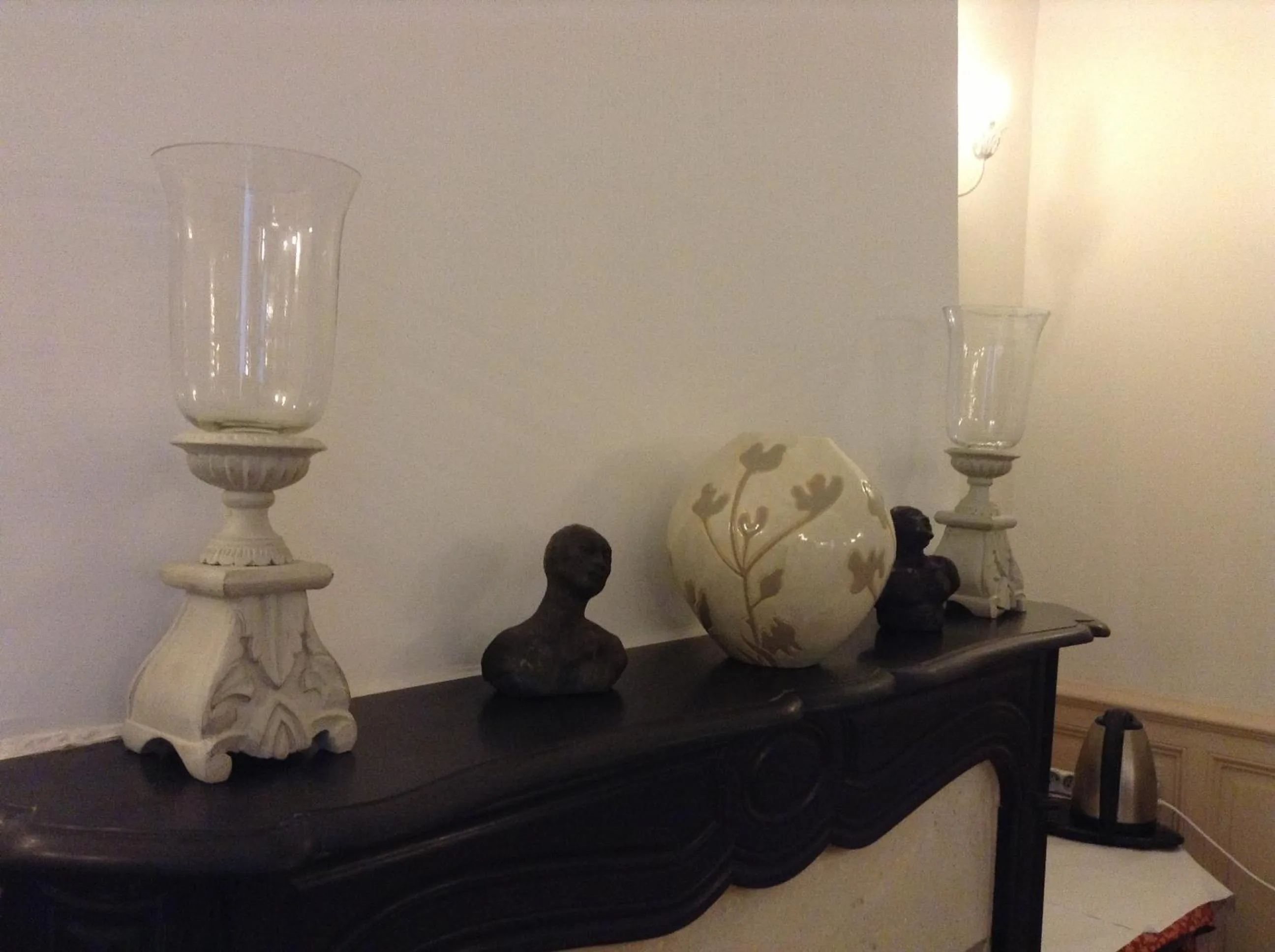 Decorative detail in Hotel Acapulco