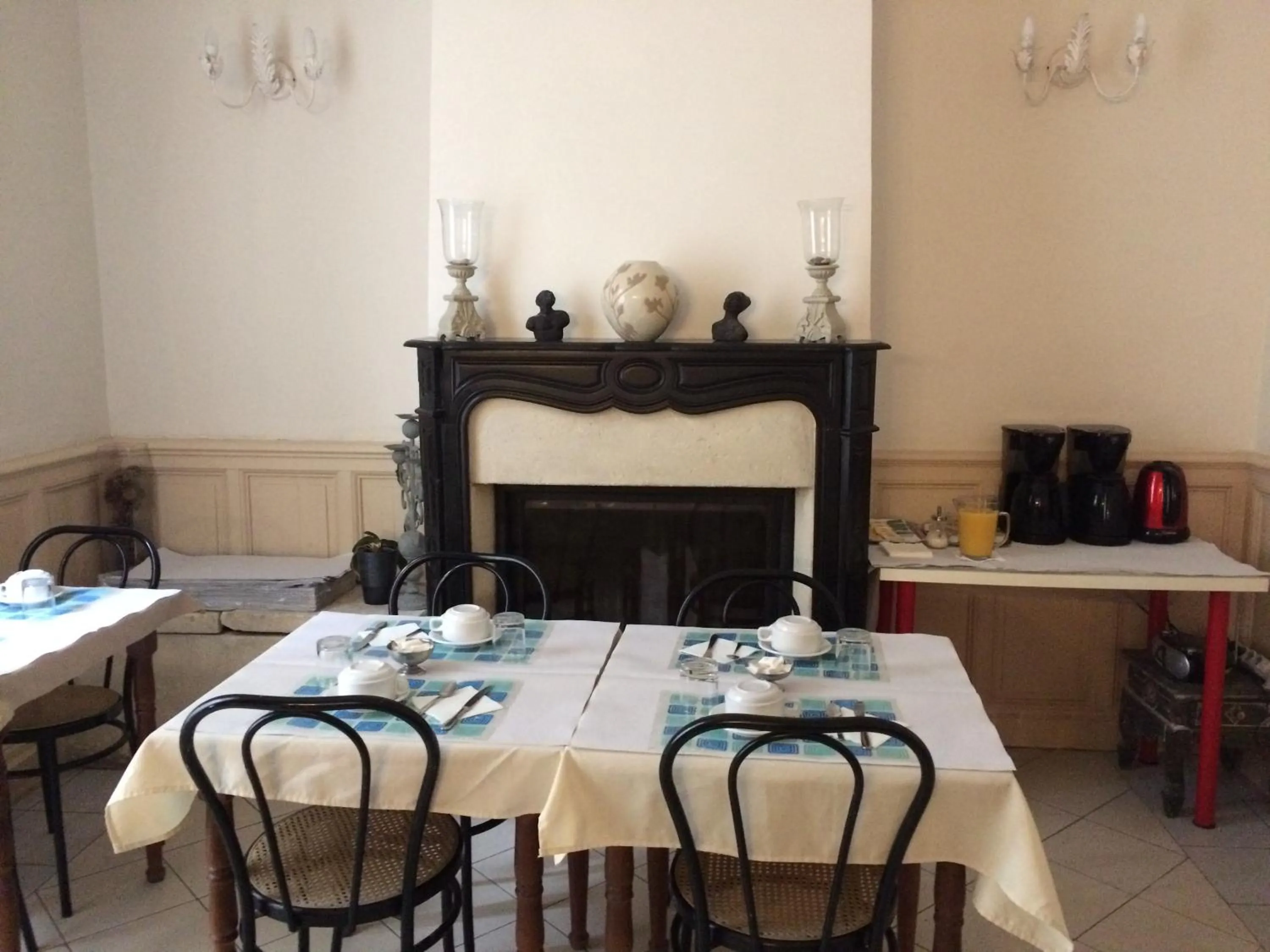 Restaurant/places to eat in Hotel Acapulco