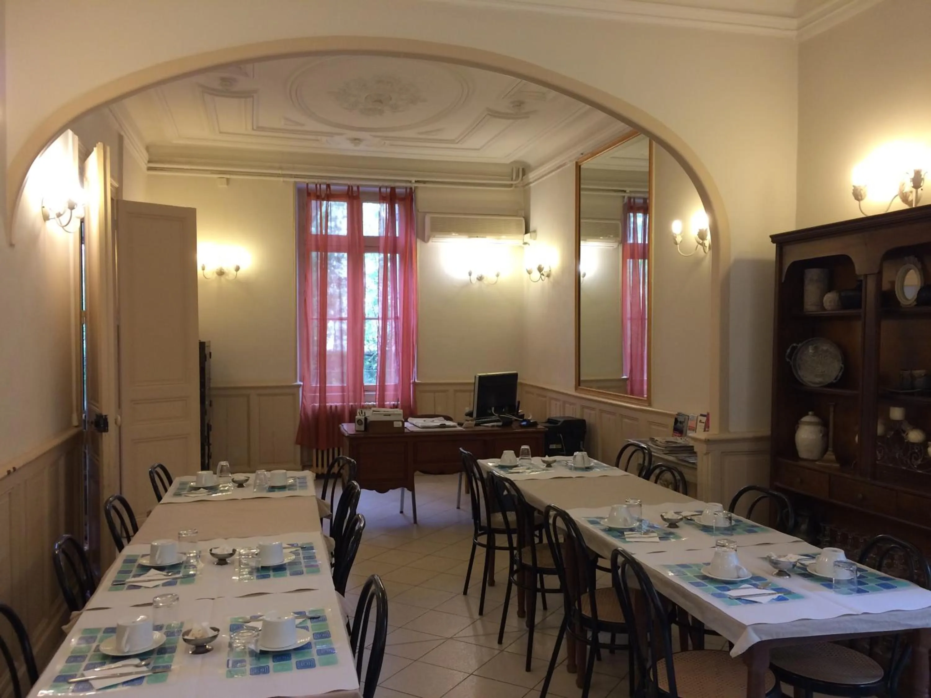 Restaurant/places to eat in Hotel Acapulco