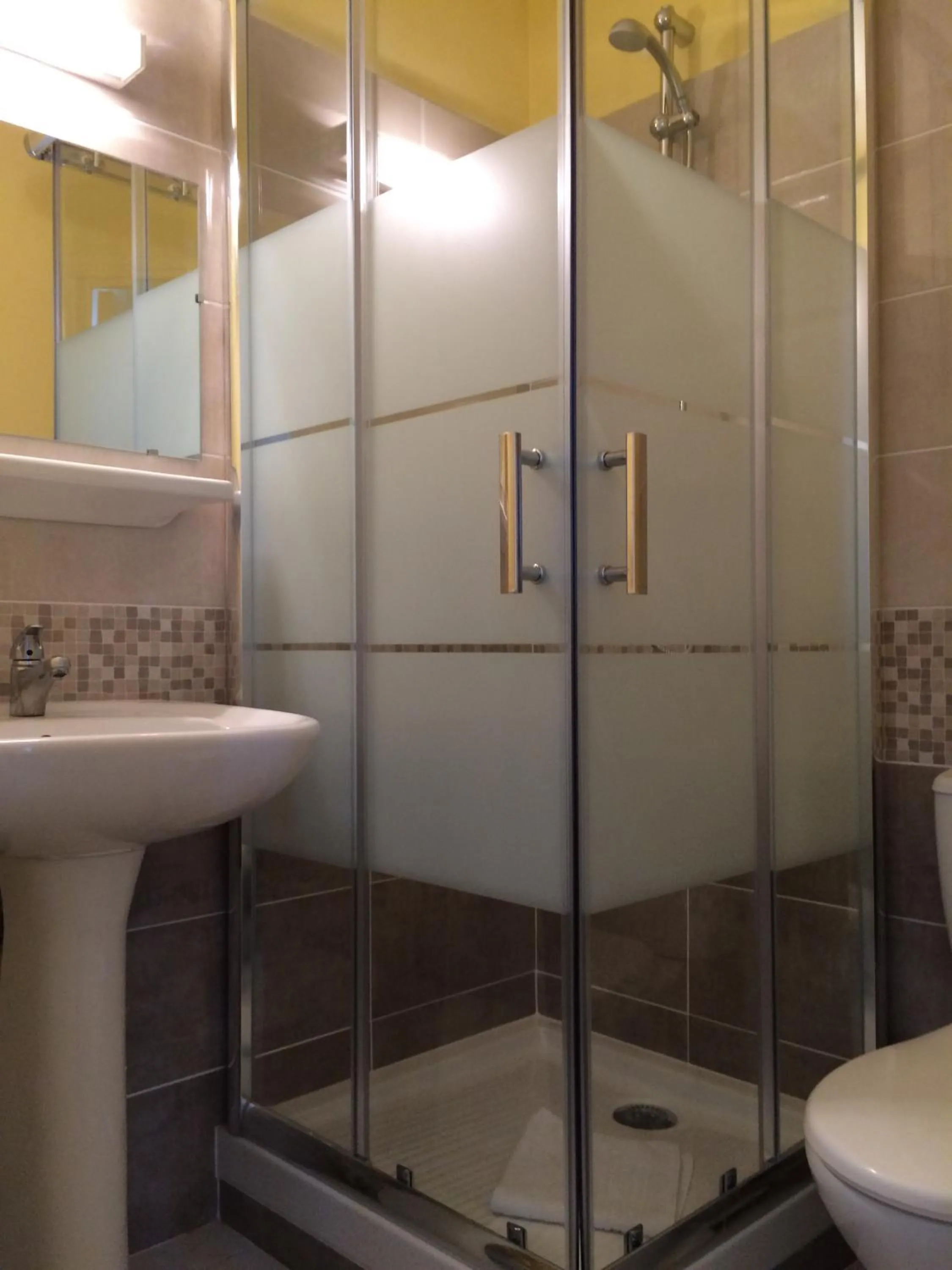 Shower in Hotel Acapulco