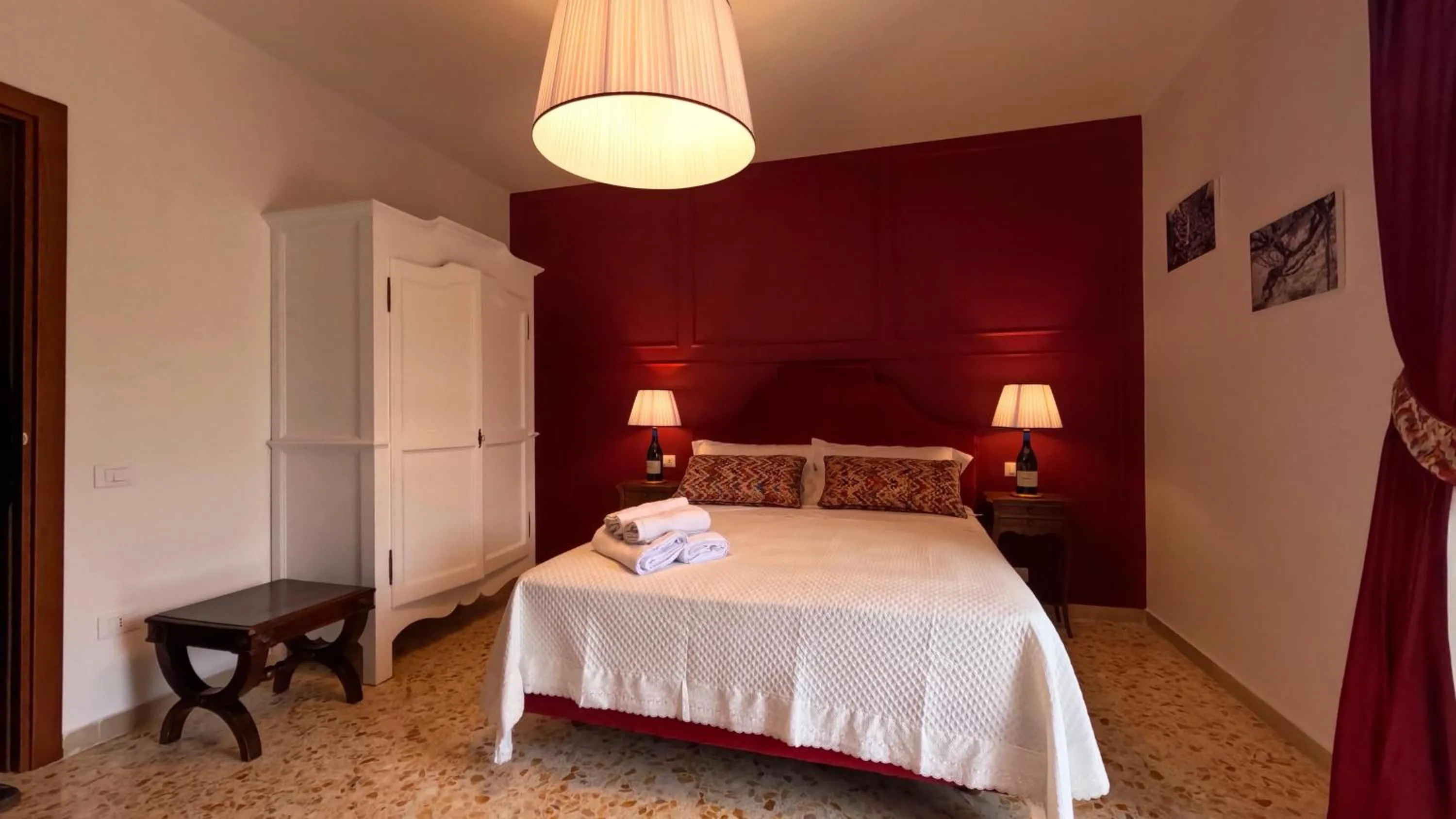 Property building, Bed in B&B Reale