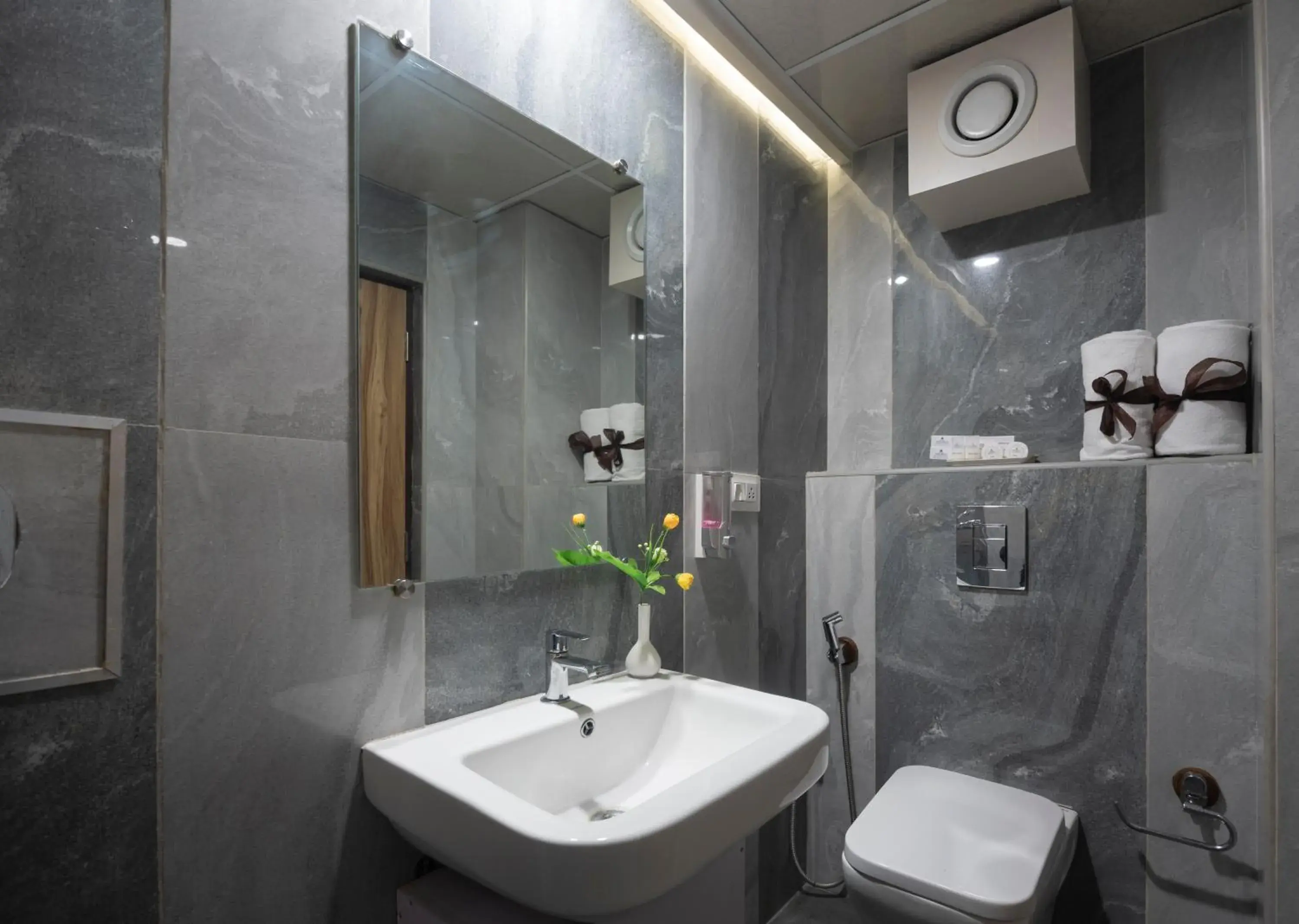 King Room in Hotel Monarch International King Room in Hotel Monarch International