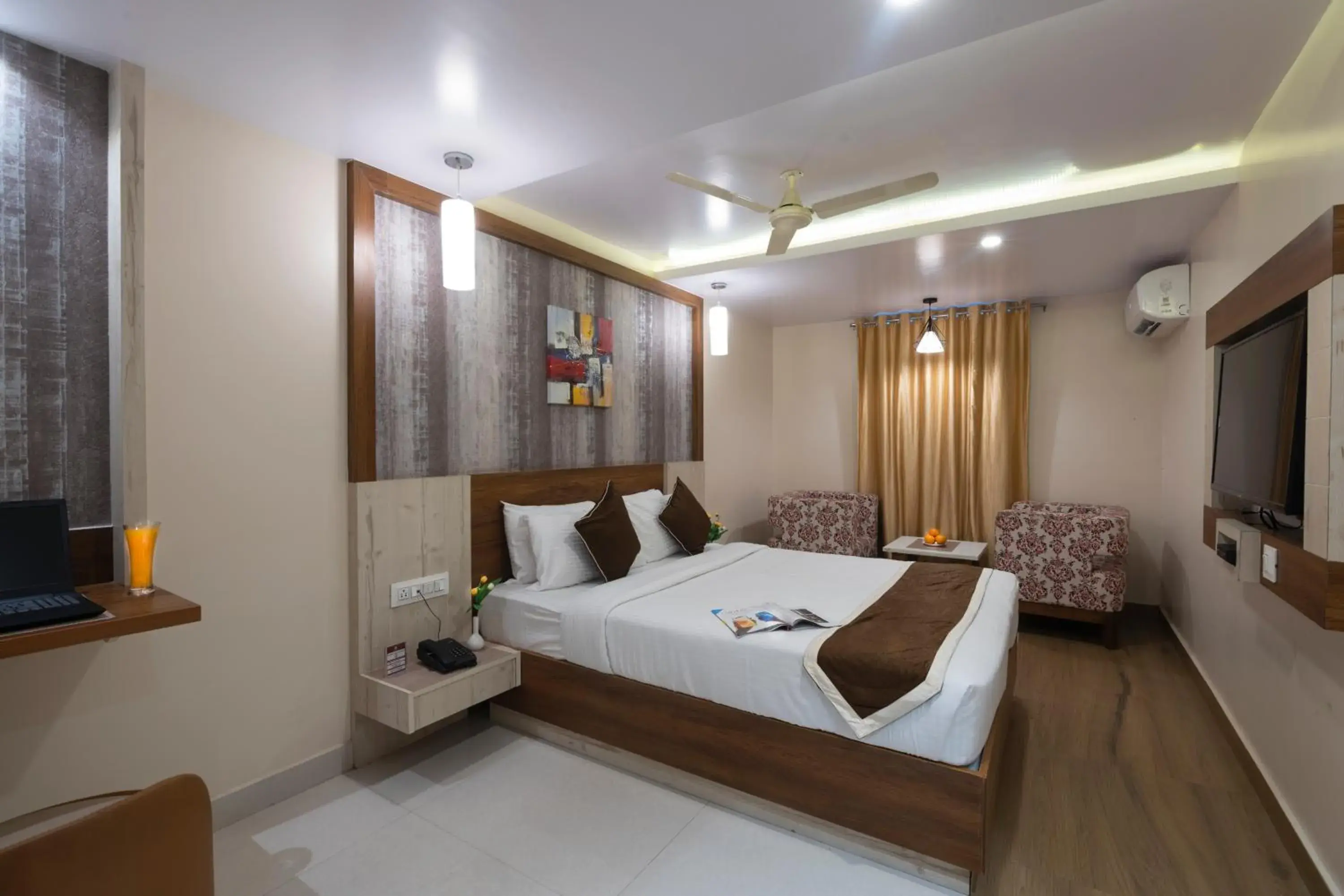 King Room - single occupancy in Hotel Monarch International King Room - single occupancy in Hotel Monarch International