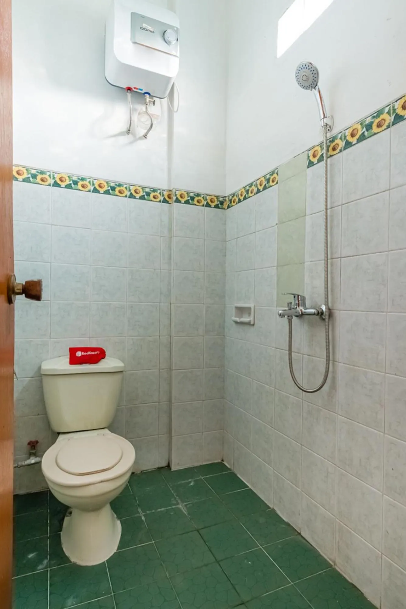 Bathroom in RedDoorz Syariah near Gor Ken Arok