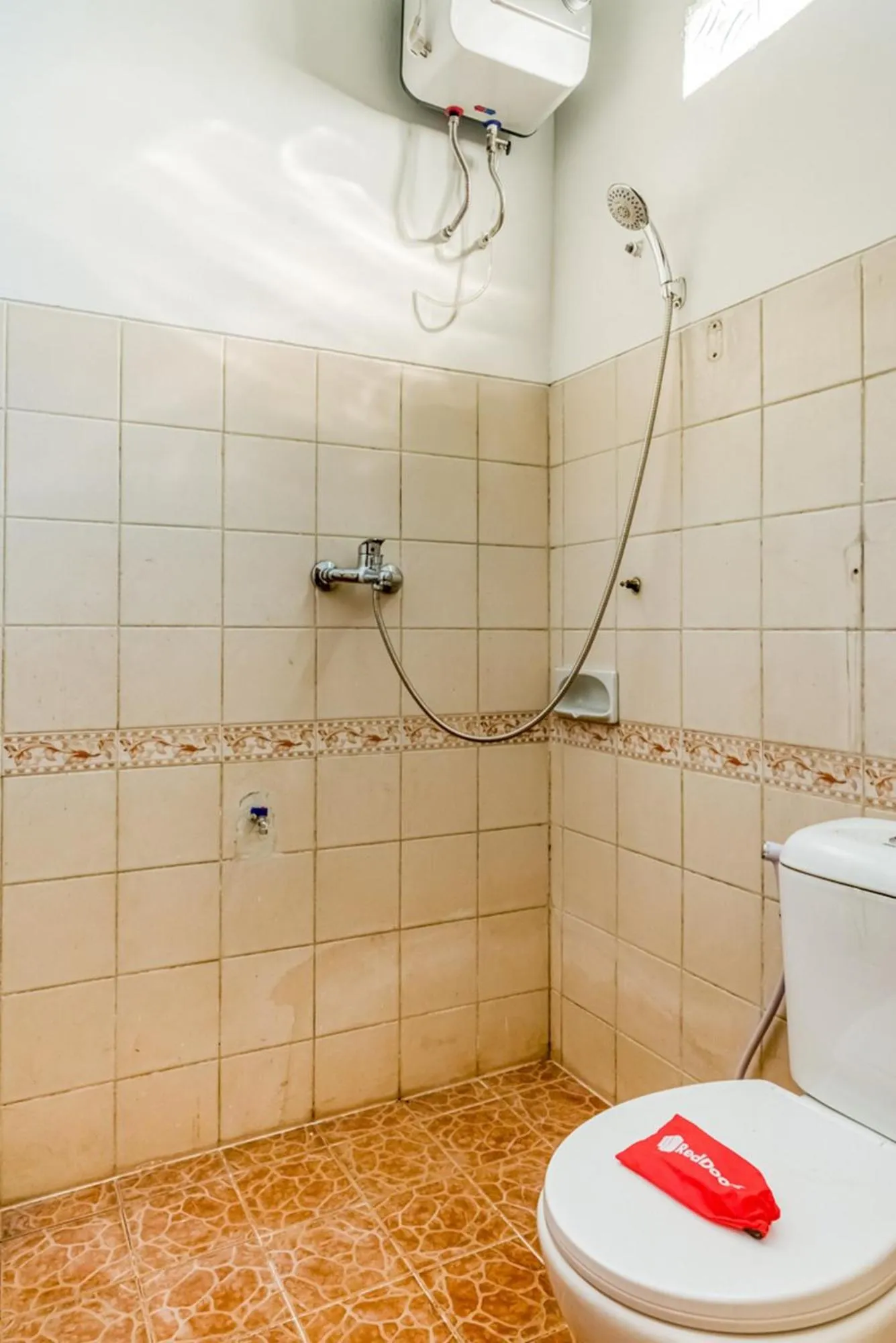 Bathroom in RedDoorz Syariah near Gor Ken Arok