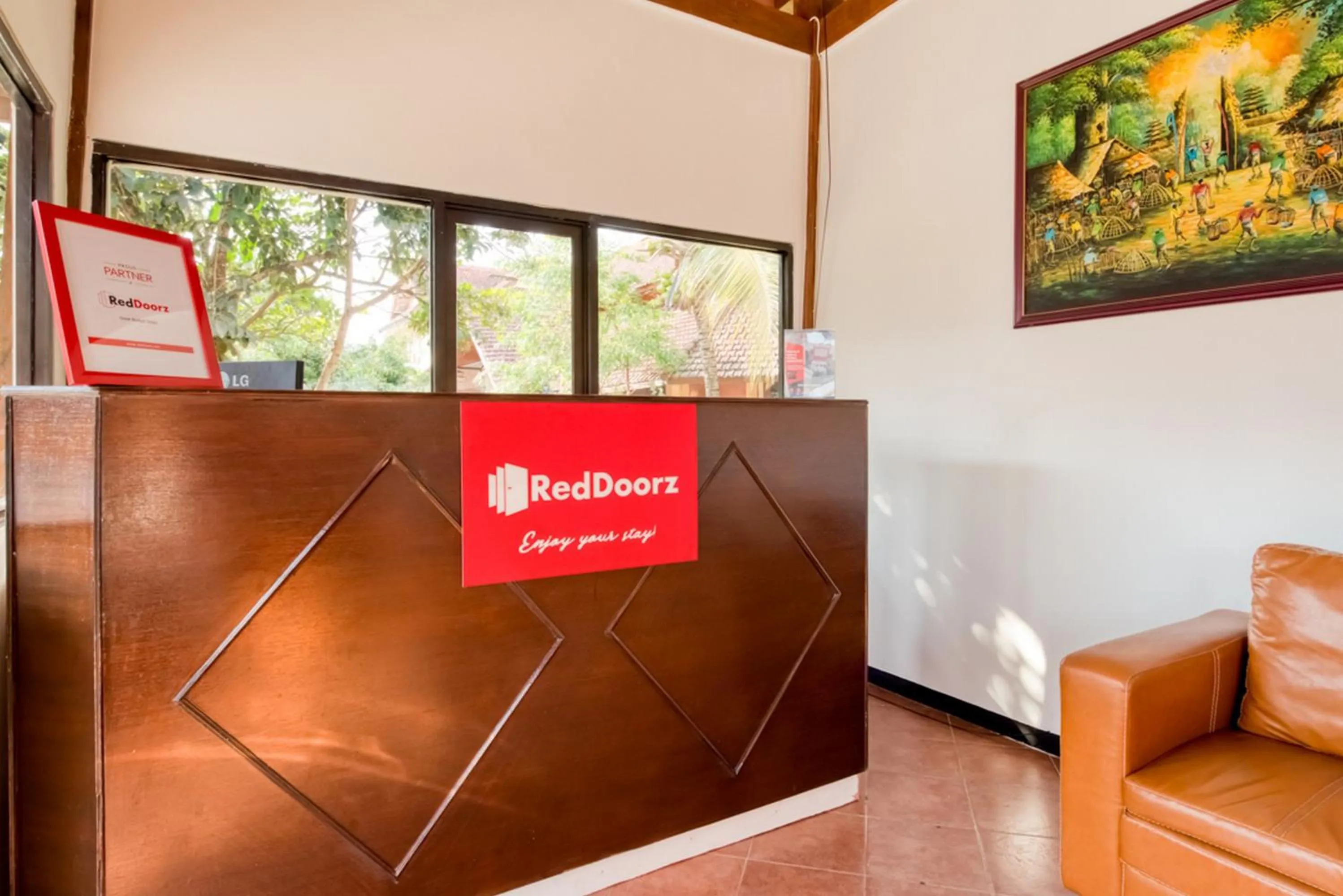 Lobby or reception in RedDoorz Syariah near Gor Ken Arok