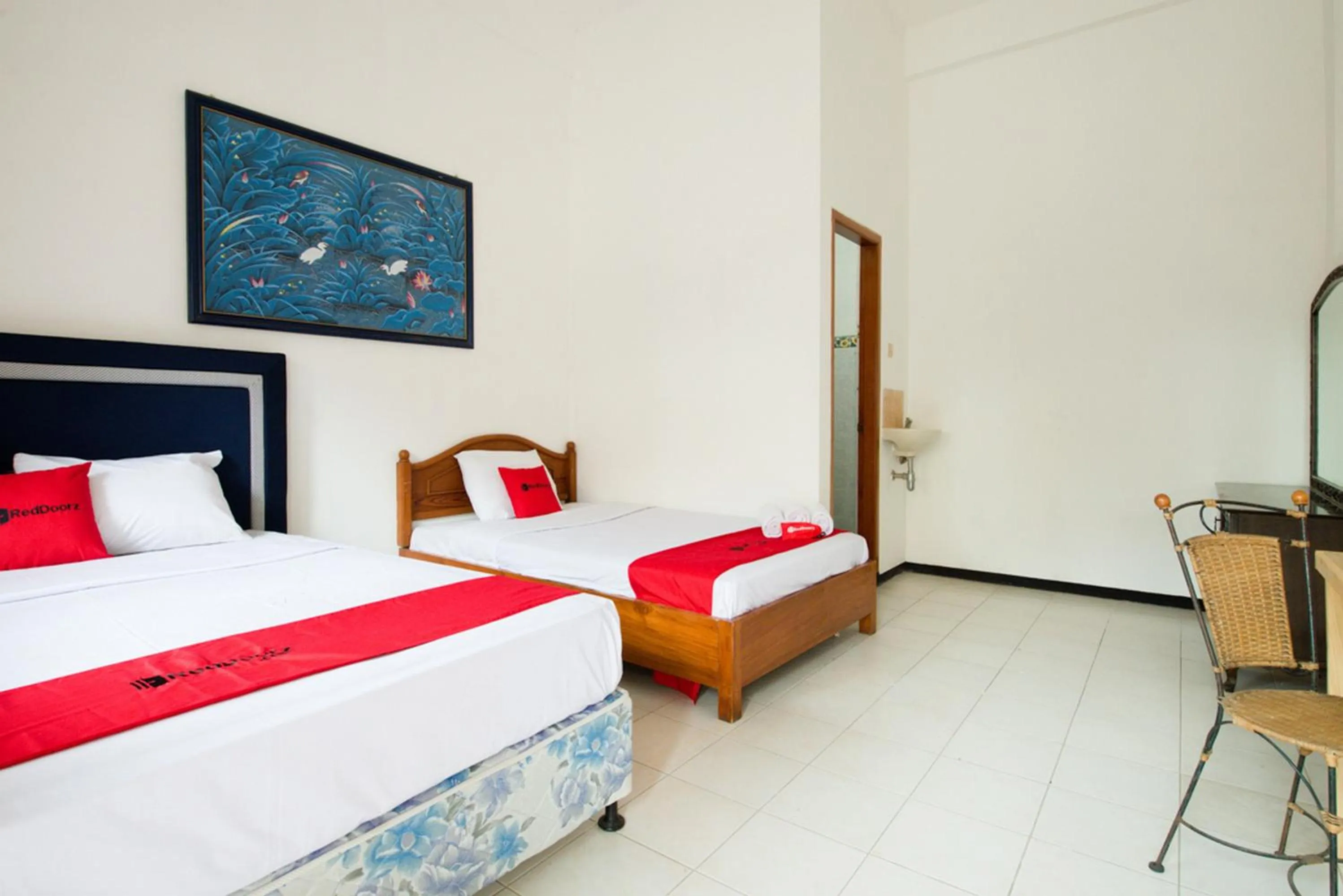 Bedroom, Bed in RedDoorz Syariah near Gor Ken Arok