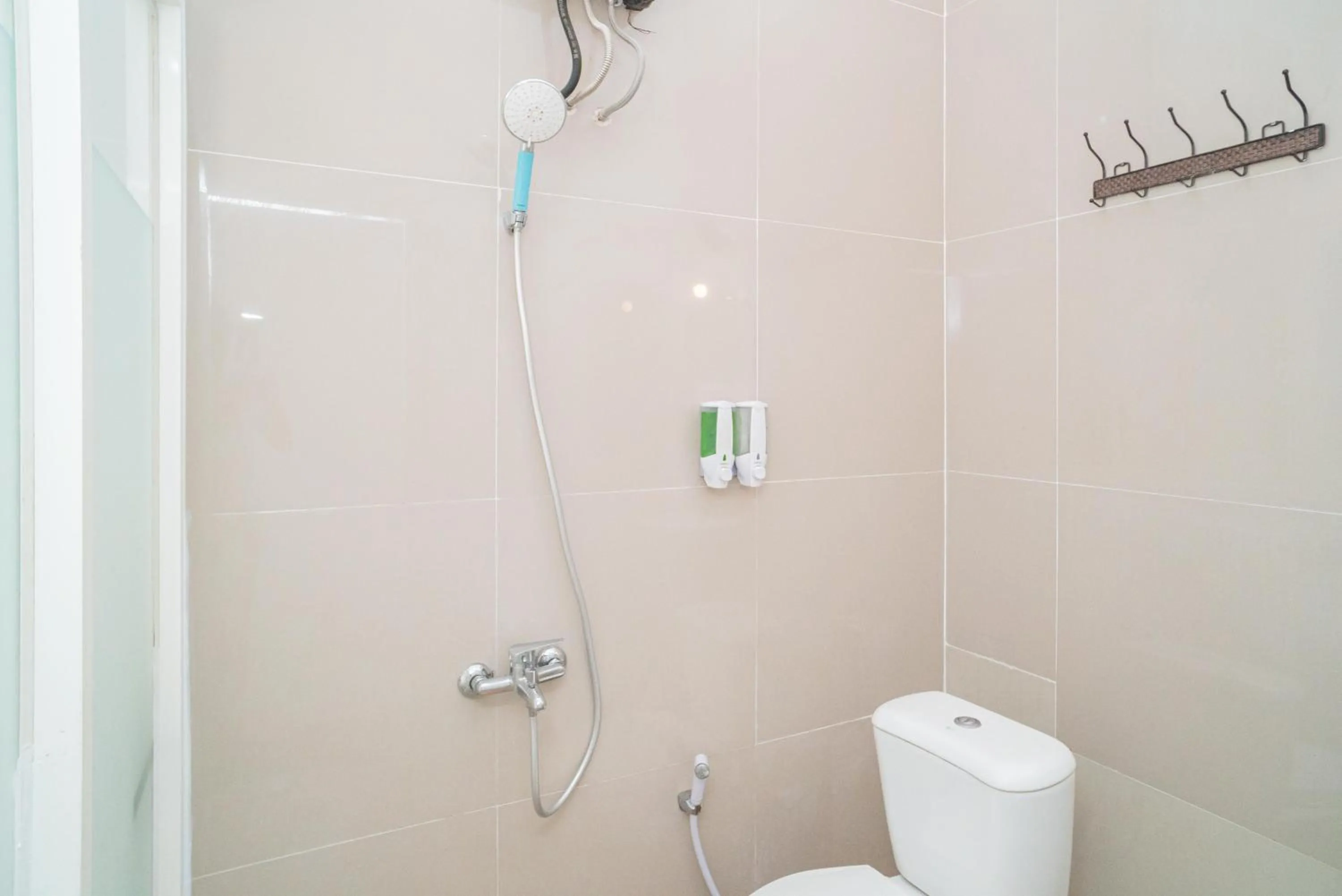 Bathroom in RedDoorz Syariah At Winong Nganjuk