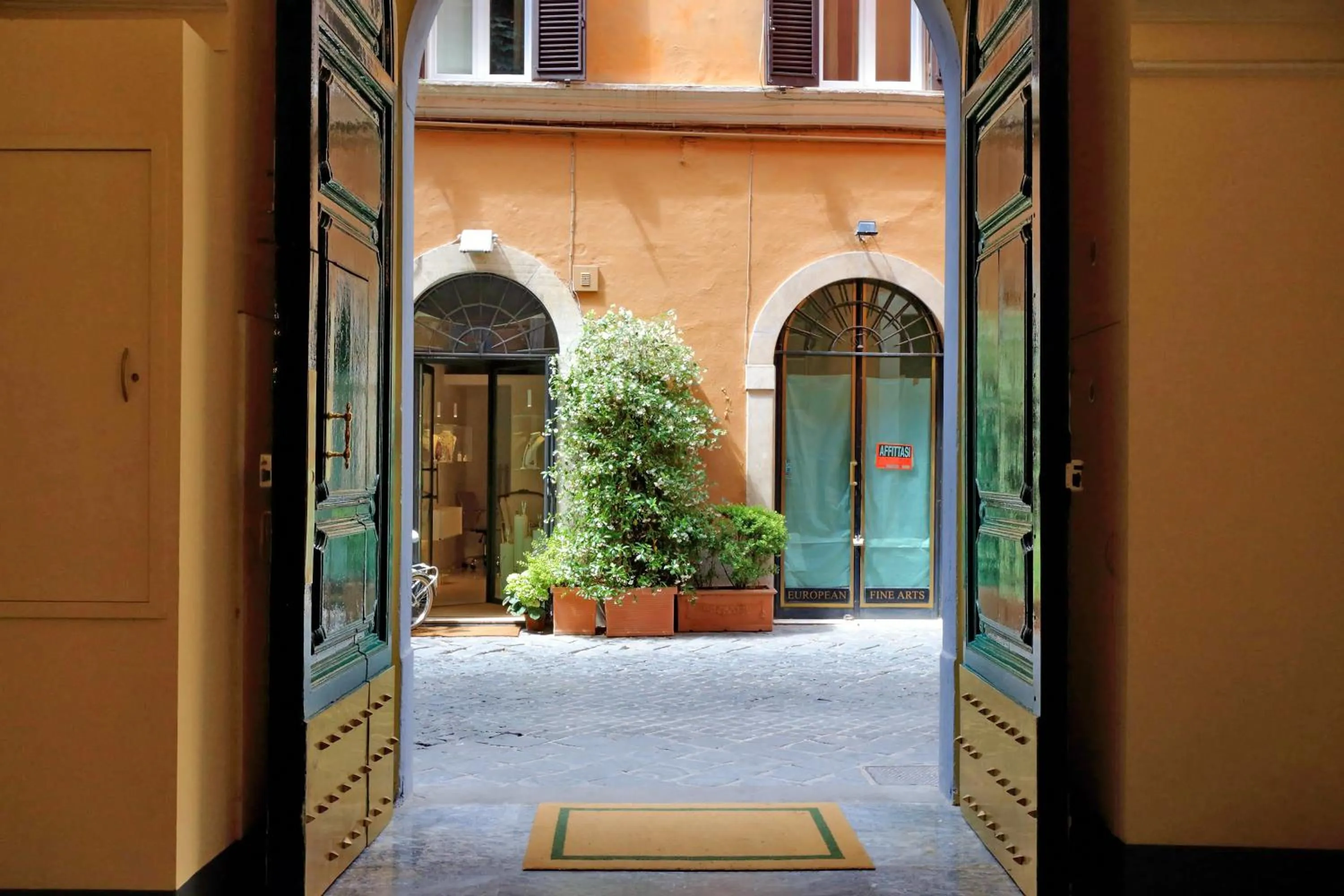 Facade/entrance in A World Aparts - 61 Margutta