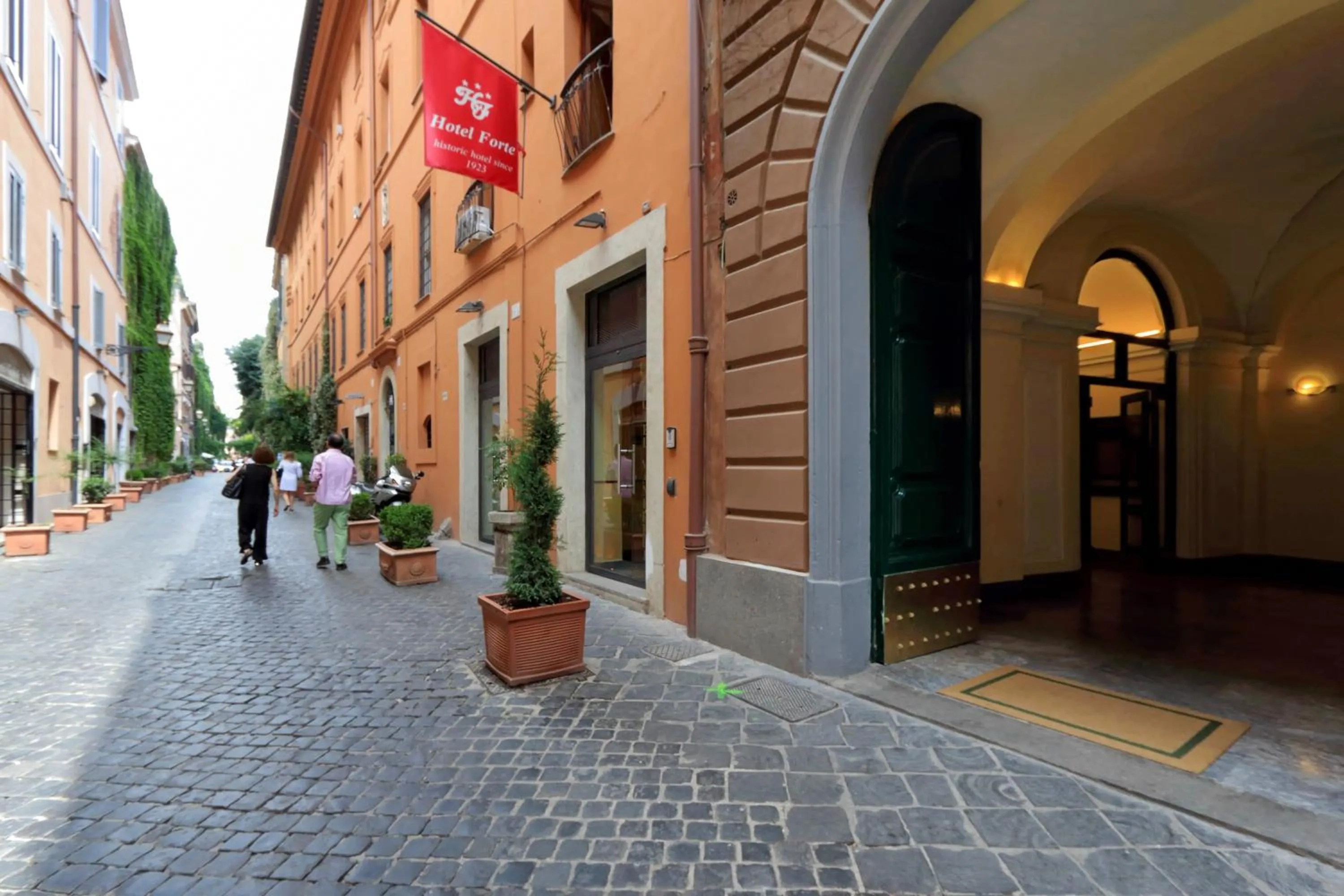 Facade/entrance in A World Aparts - 61 Margutta