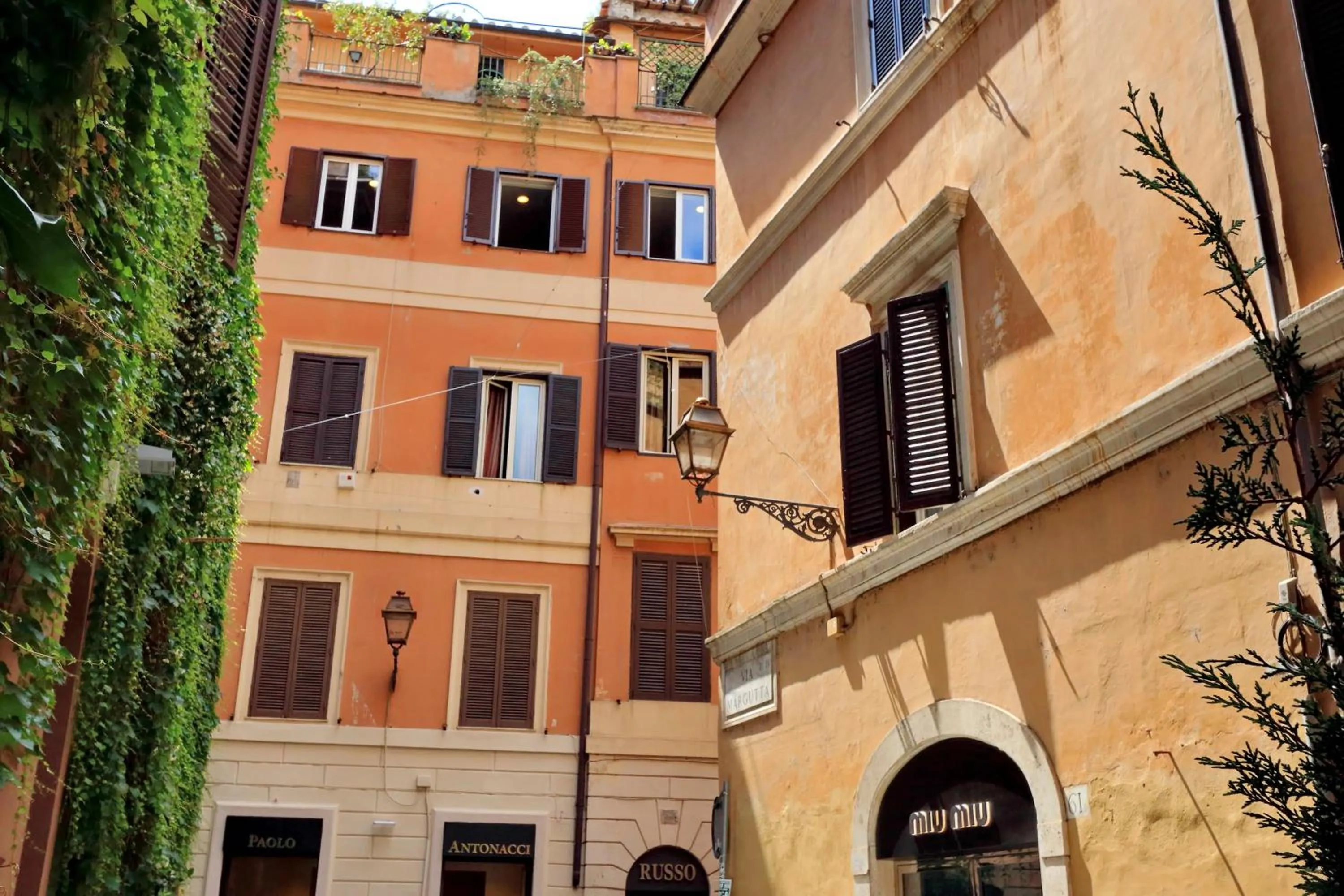 Property building in A World Aparts - 61 Margutta