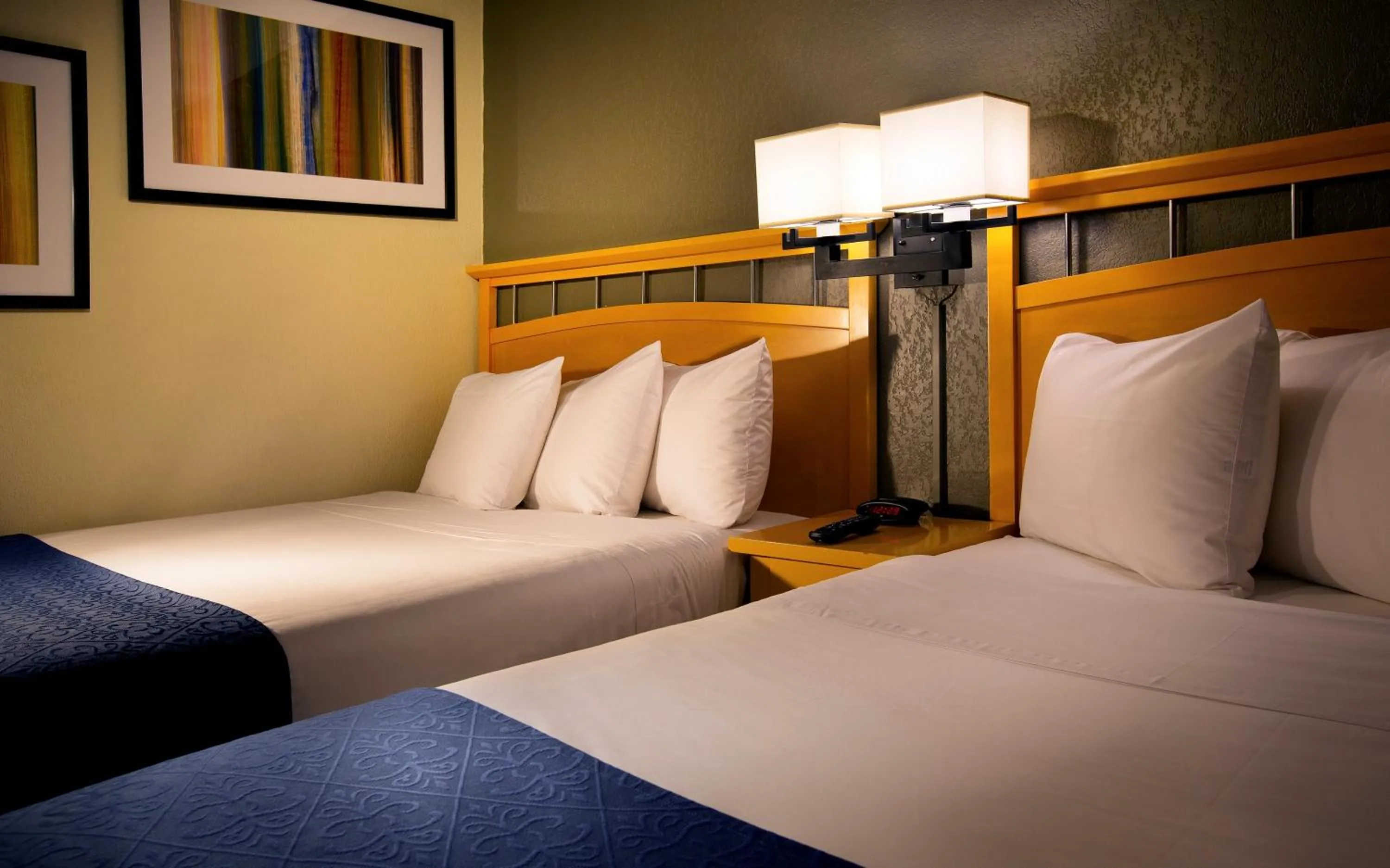 Photo of the whole room in Hudson River Hotel