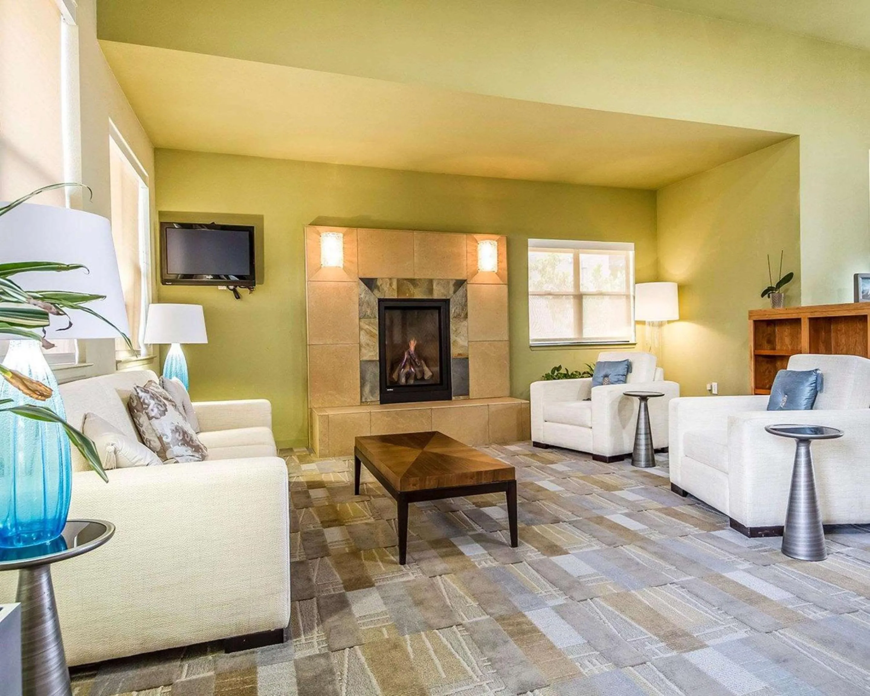 Lobby or reception in Gaia Hotel & Spa Redding, an Ascend Collection Hotel