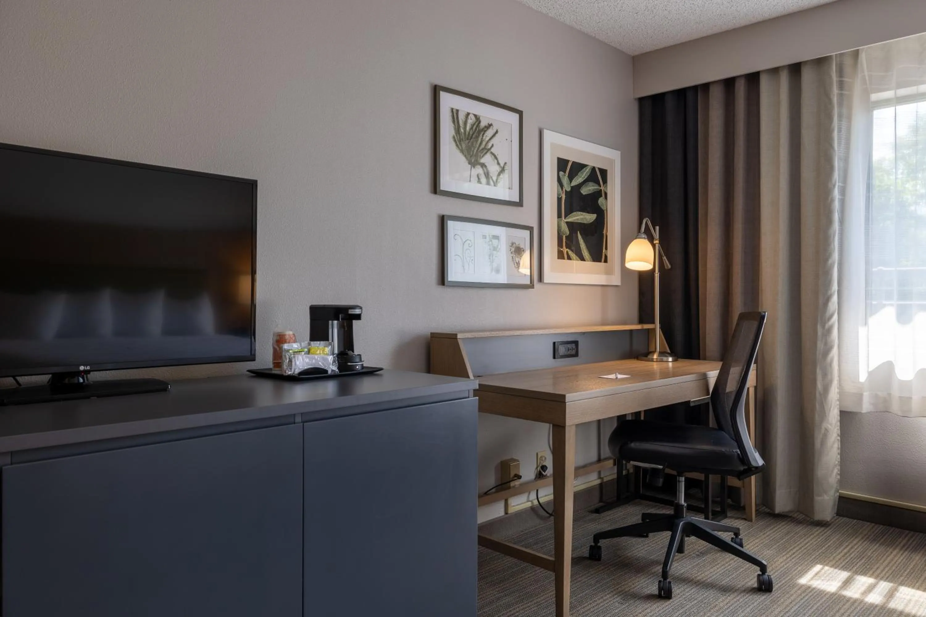 Guests in Country Inn & Suites by Radisson, Seattle-Bothell, WA