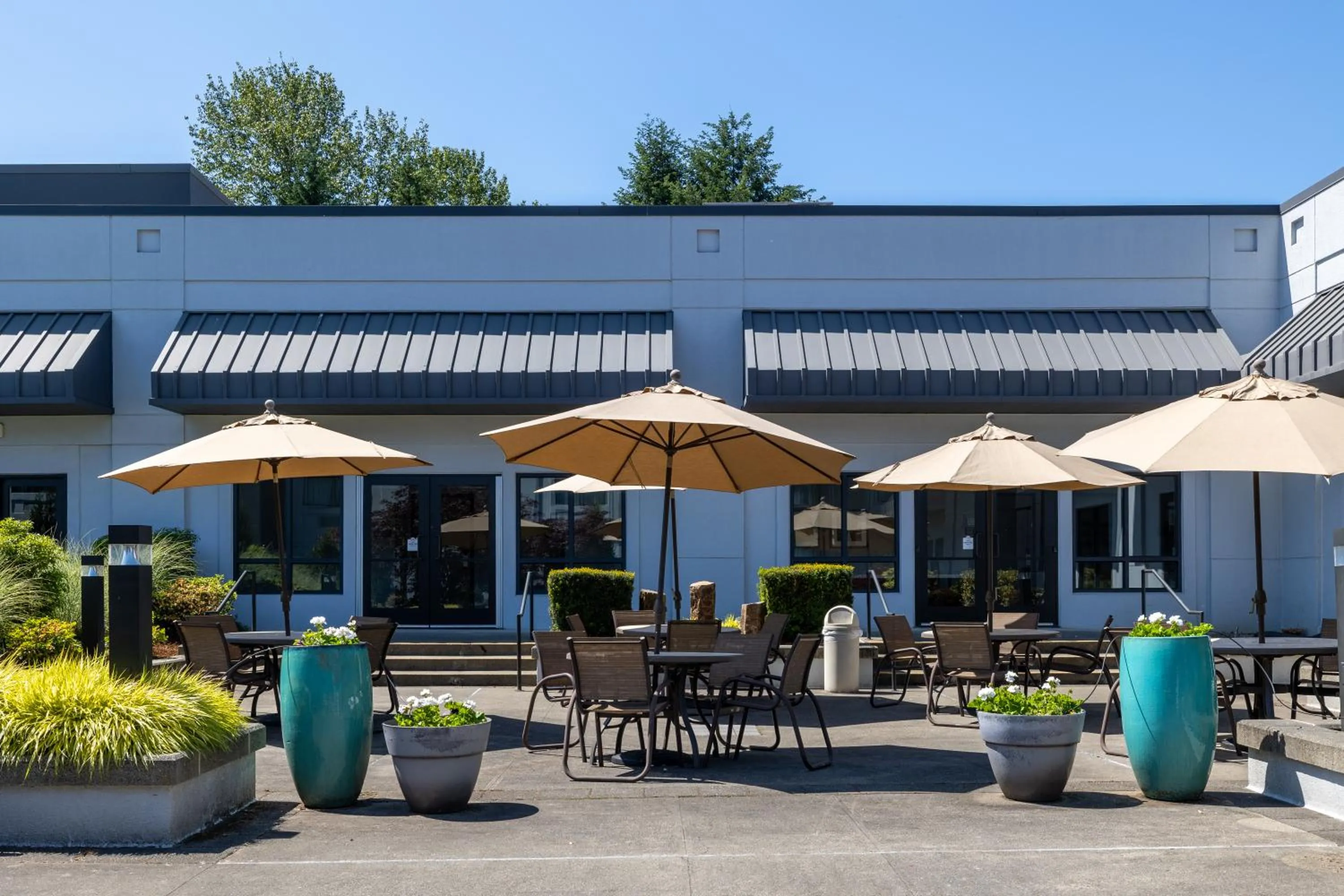 Patio in Country Inn & Suites by Radisson, Seattle-Bothell, WA