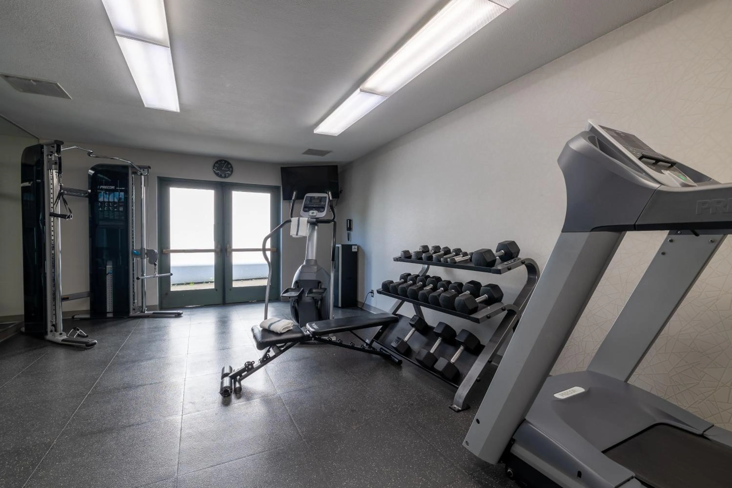 Fitness centre/facilities in Country Inn & Suites by Radisson, Seattle-Bothell, WA