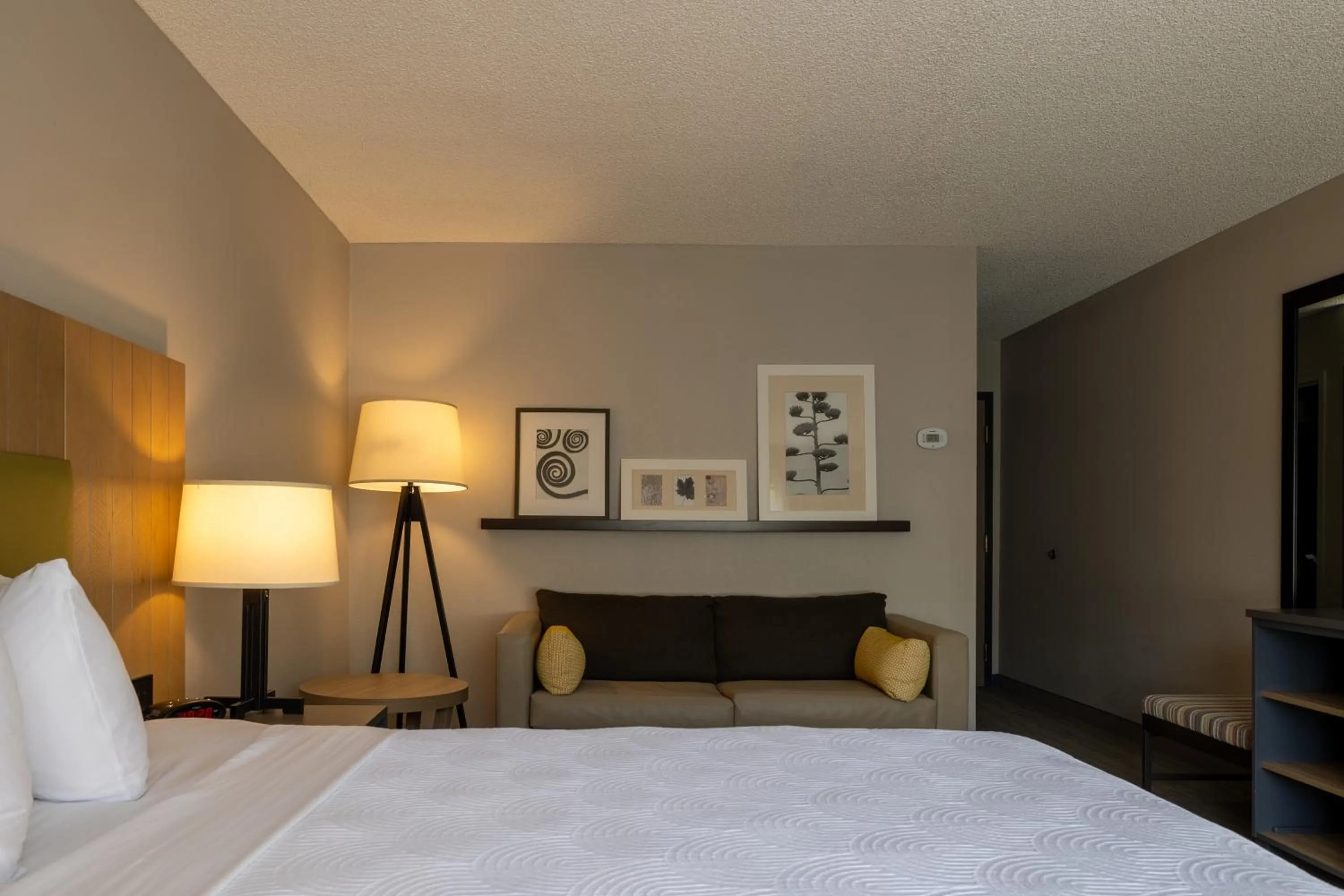 Photo of the whole room, Bed in Country Inn & Suites by Radisson, Seattle-Bothell, WA
