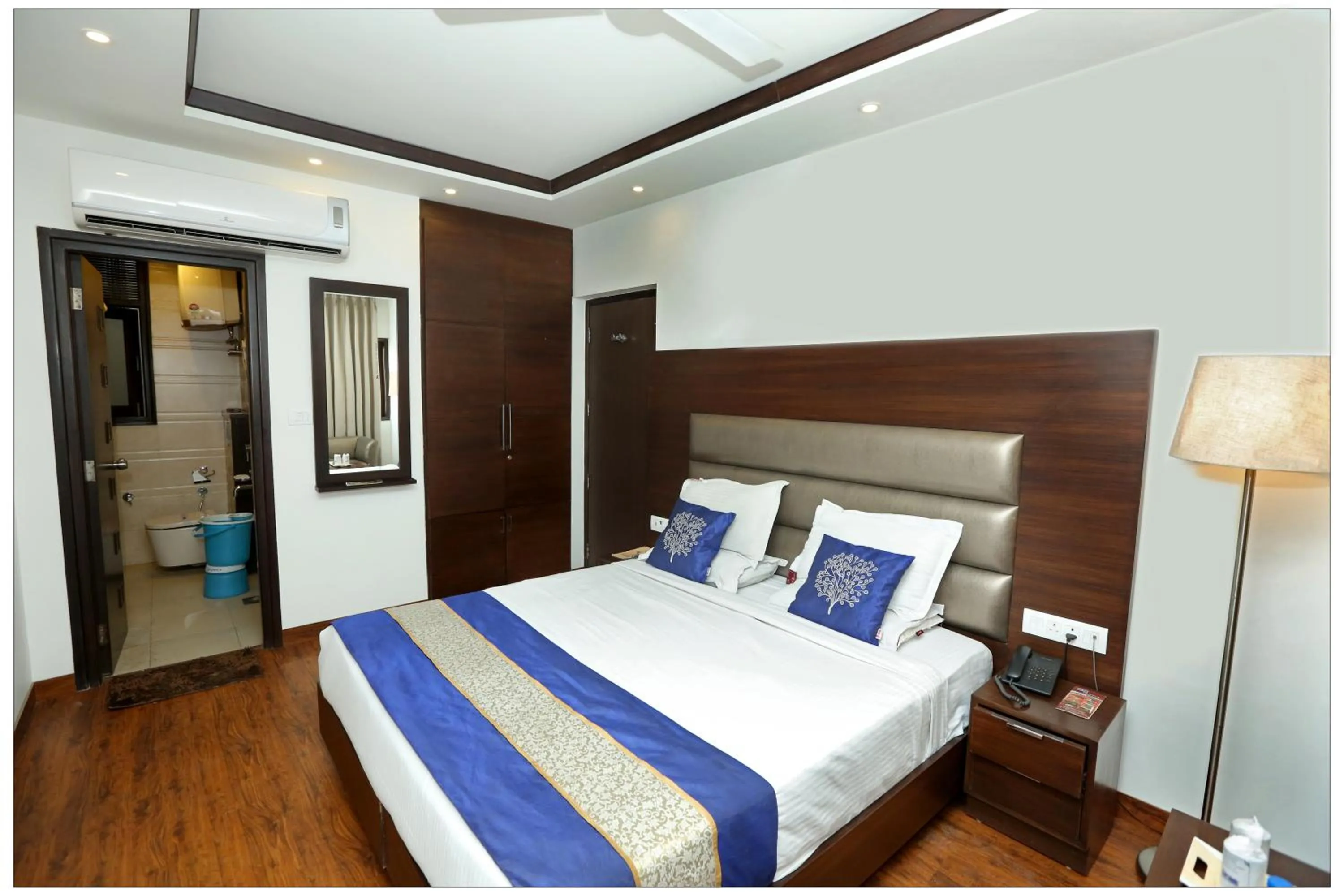 Photo of the whole room, Bed in Hotel The R Blues - Near IGI Airport New Delhi