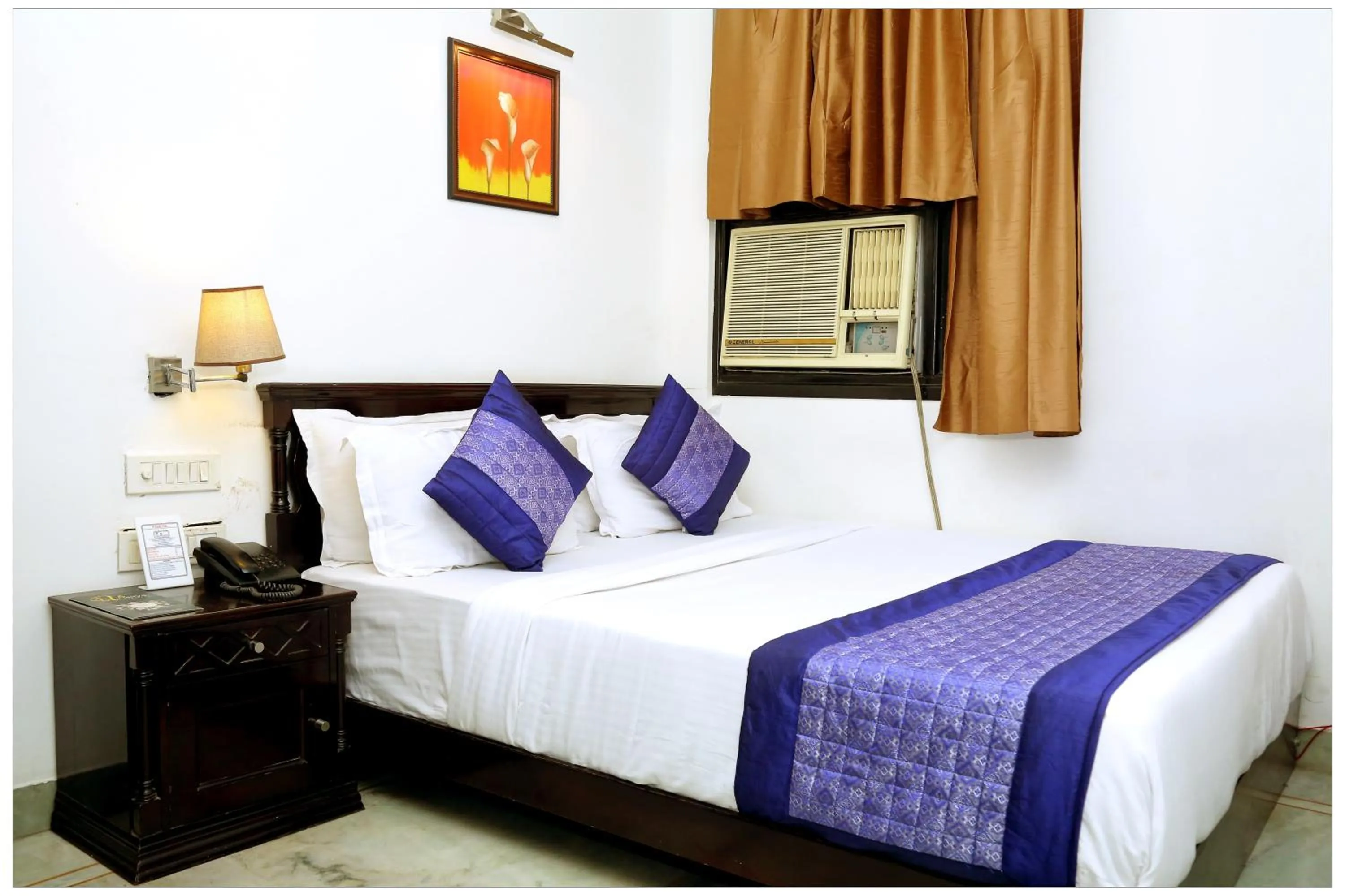 Photo of the whole room, Bed in Hotel The R Blues - Near IGI Airport New Delhi