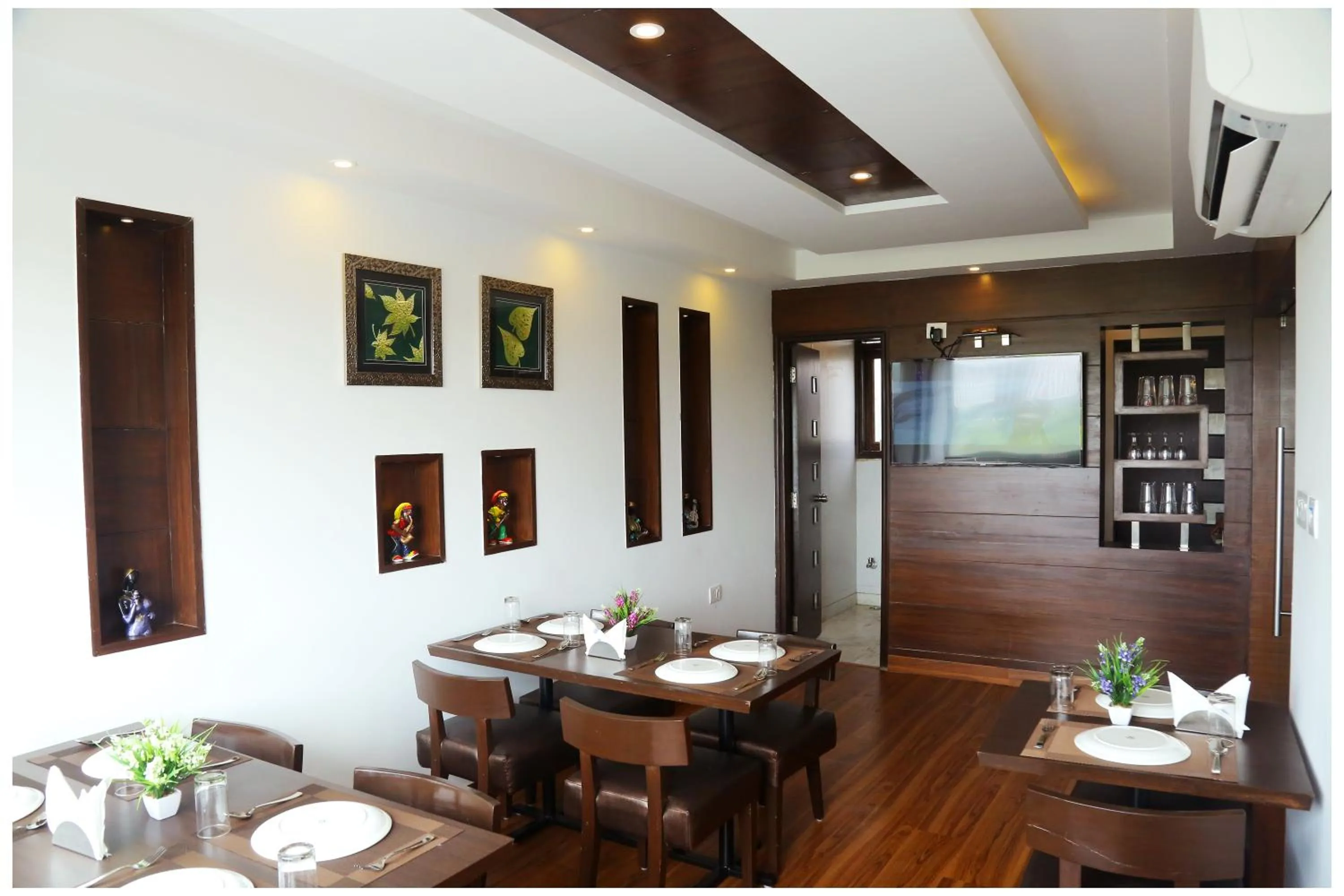 Meals in Hotel The R Blues - Near IGI Airport New Delhi