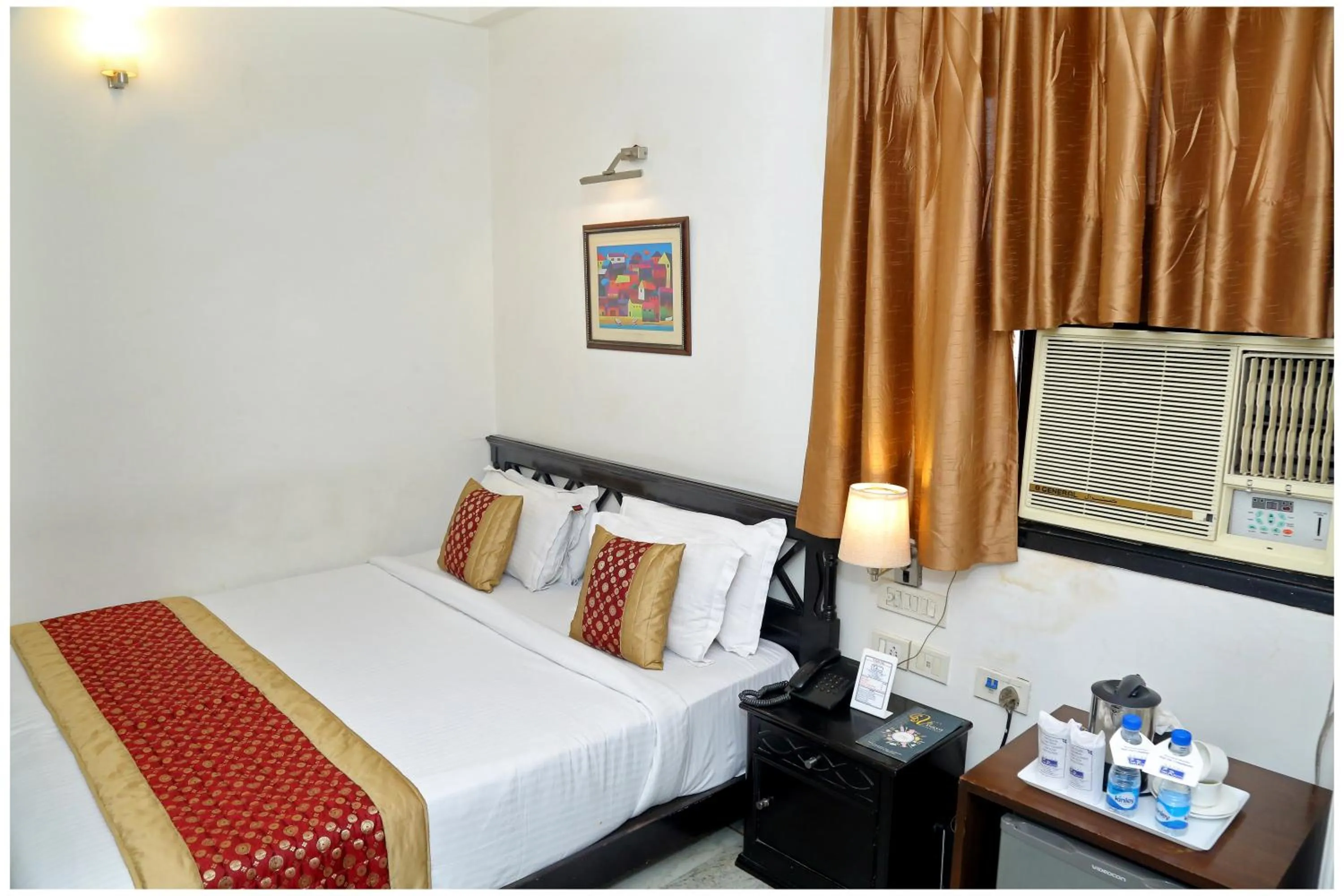 Photo of the whole room, Bed in Hotel The R Blues - Near IGI Airport New Delhi