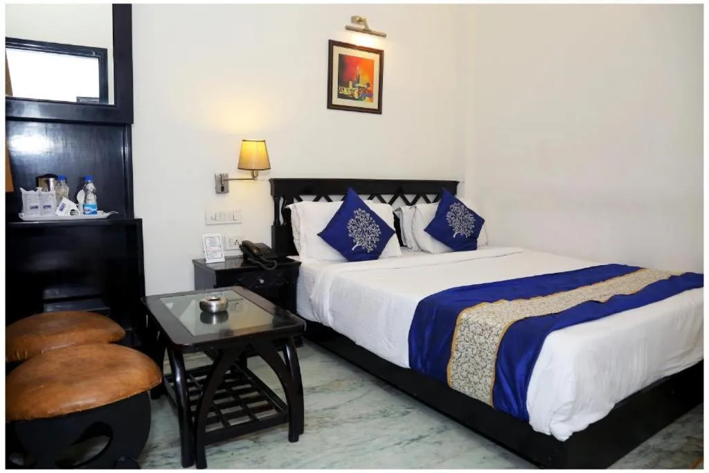 Bed in Hotel The R Blues - Near IGI Airport New Delhi