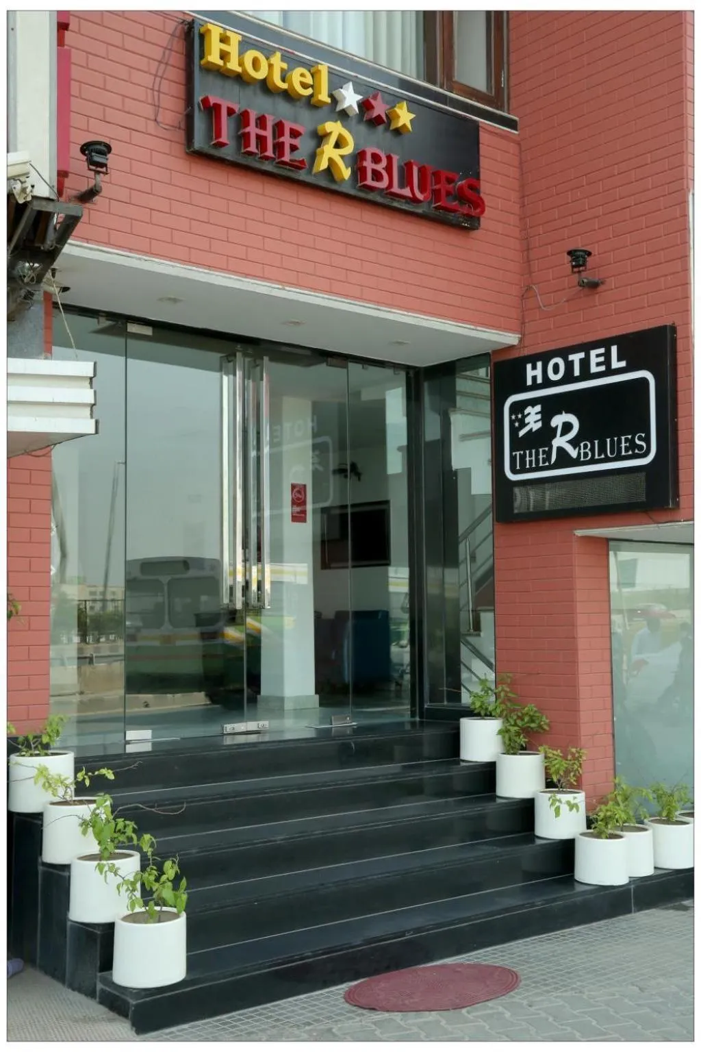 Facade/entrance in Hotel The R Blues - Near IGI Airport New Delhi