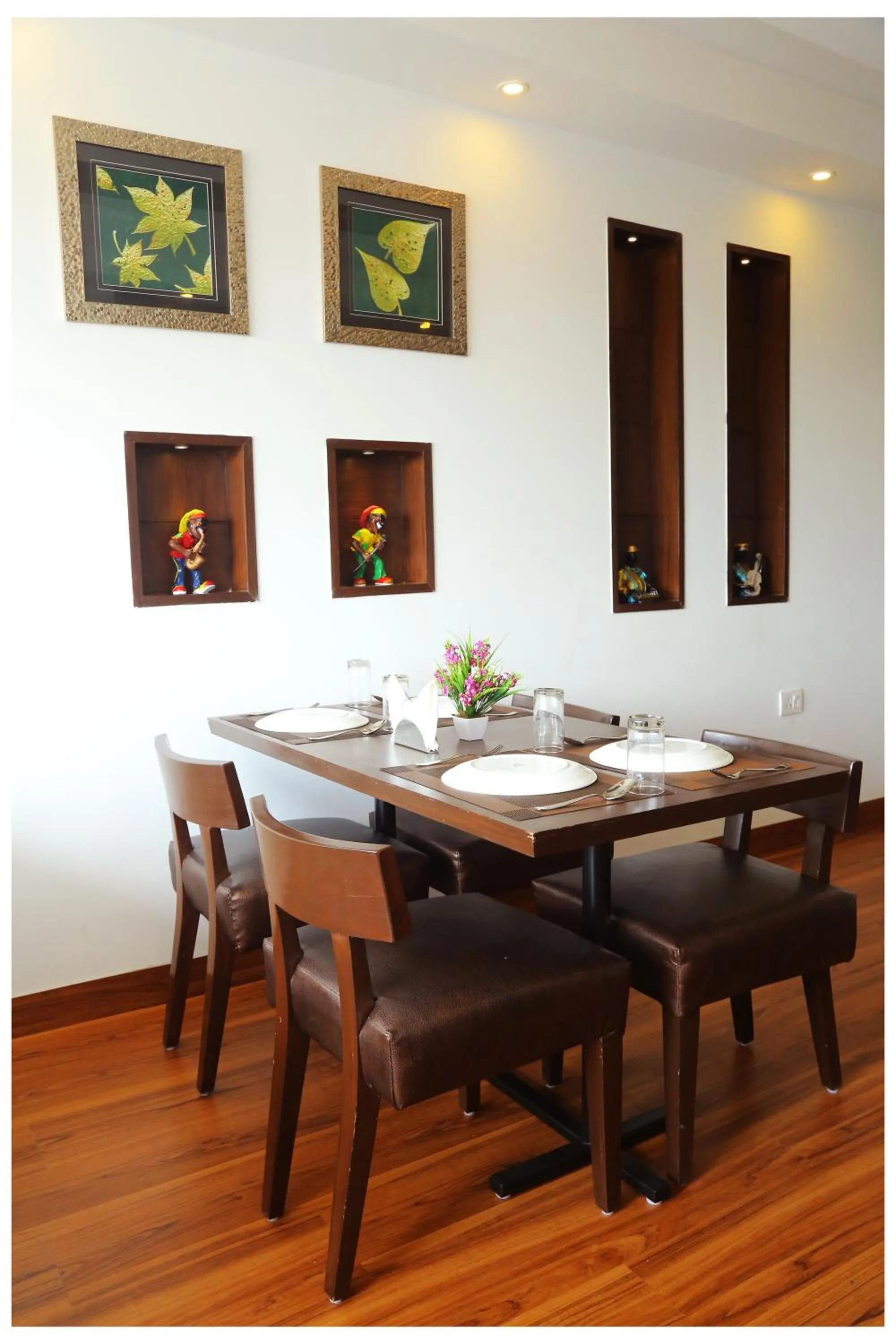 Restaurant/places to eat in Hotel The R Blues - Near IGI Airport New Delhi