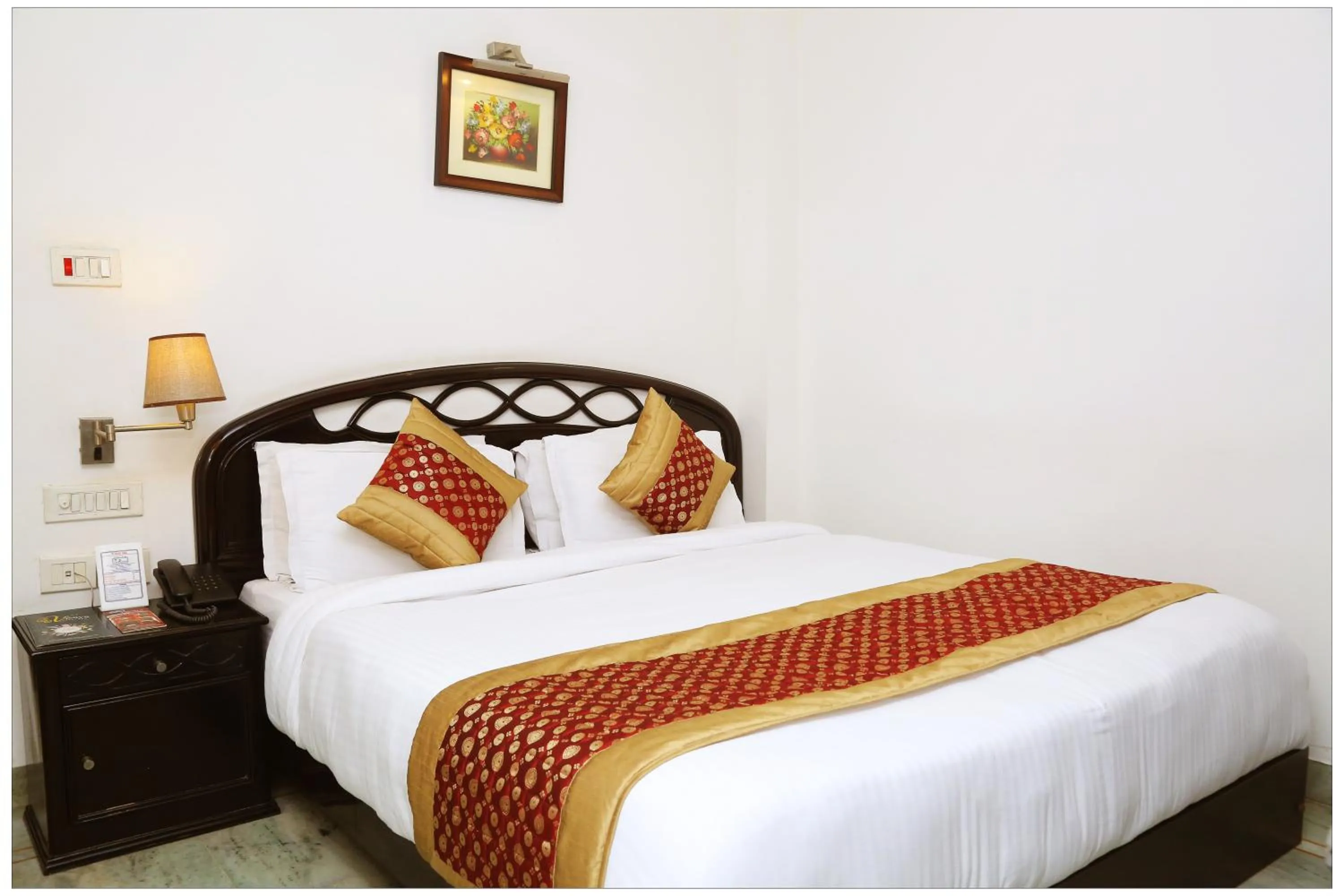 Photo of the whole room, Bed in Hotel The R Blues - Near IGI Airport New Delhi